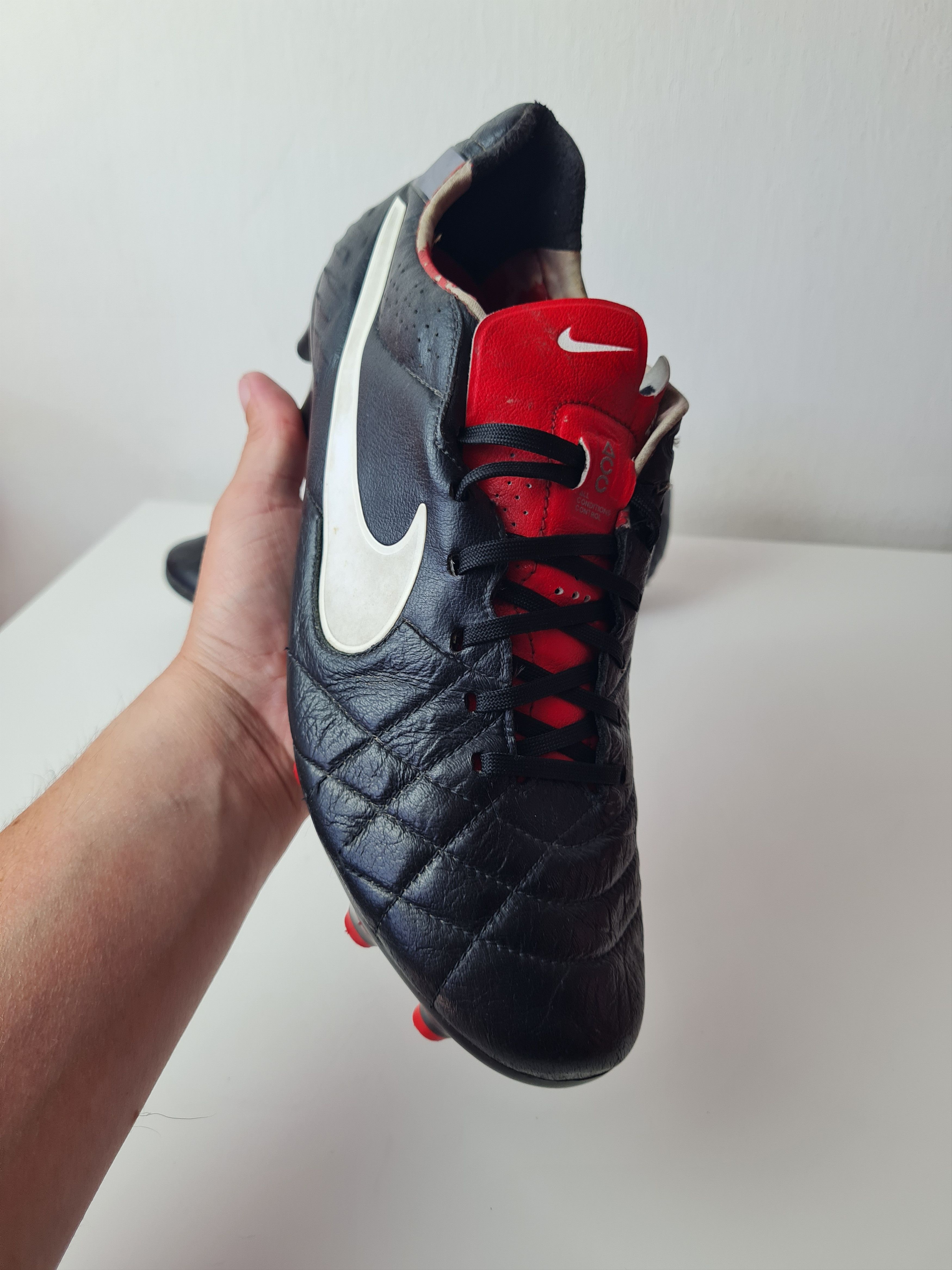 Football cleats boots 2012 454309-010 NIKE TIEMPO MYSTIC