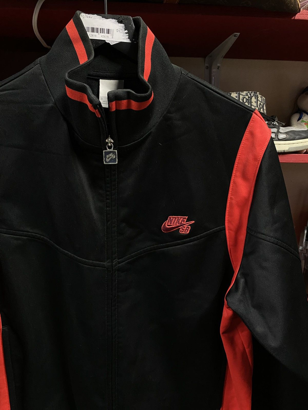 Nike Vintage Nike Sb Black Track Jacket Size Small Size US S / EU 44-46 / 1 - 2 Thumbnail