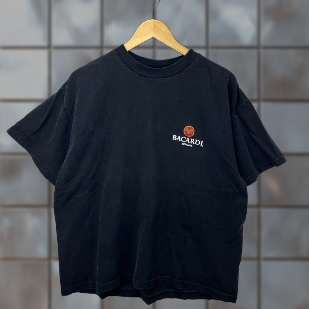 Vintage VINTAGE Bacardi T-Shirt Men's L Black 90s US Made Satin 90s Theme shirts? Size US L / EU 52-54 / 3 - 1 Thumbnail
