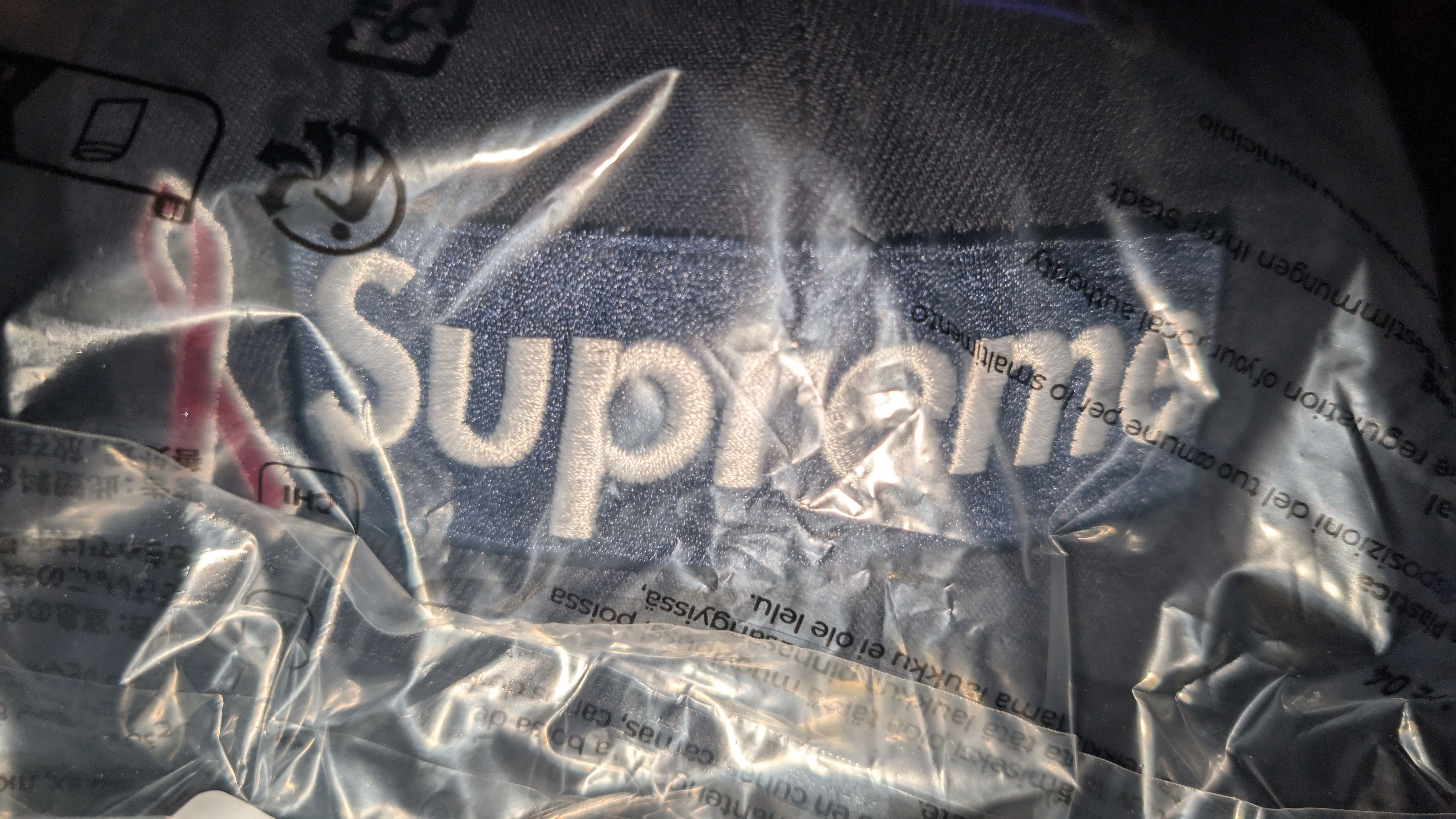 New Era × Supreme 7 1/8 Supreme x New Era Breast Cancer Awareness Navy Size ONE SIZE - 2 Thumbnail