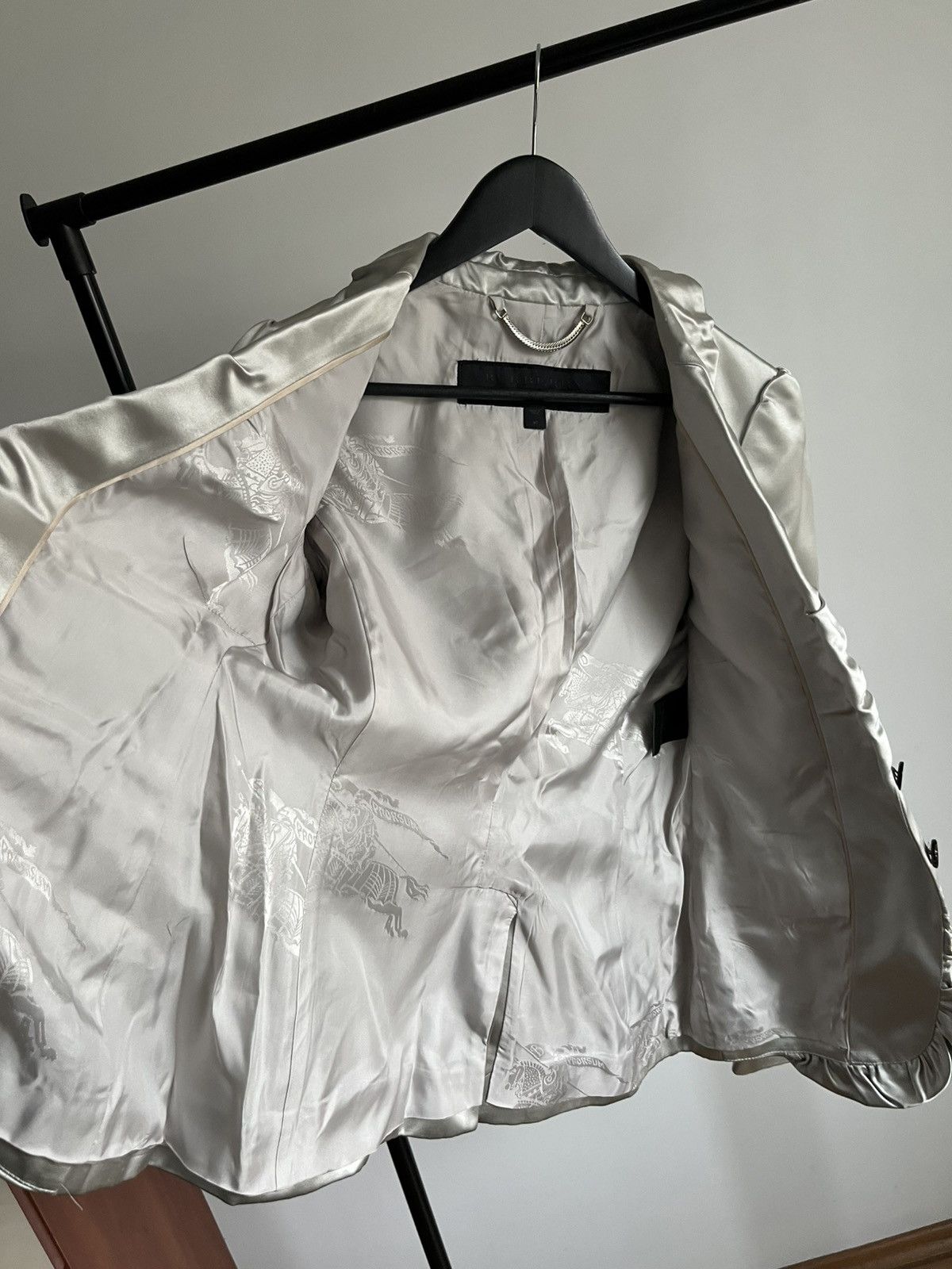 Burberry Burberry Prorsum 2010 lookbook silver satin blazer jacket Size M / US 6-8 / IT 42-44 - 10 Thumbnail