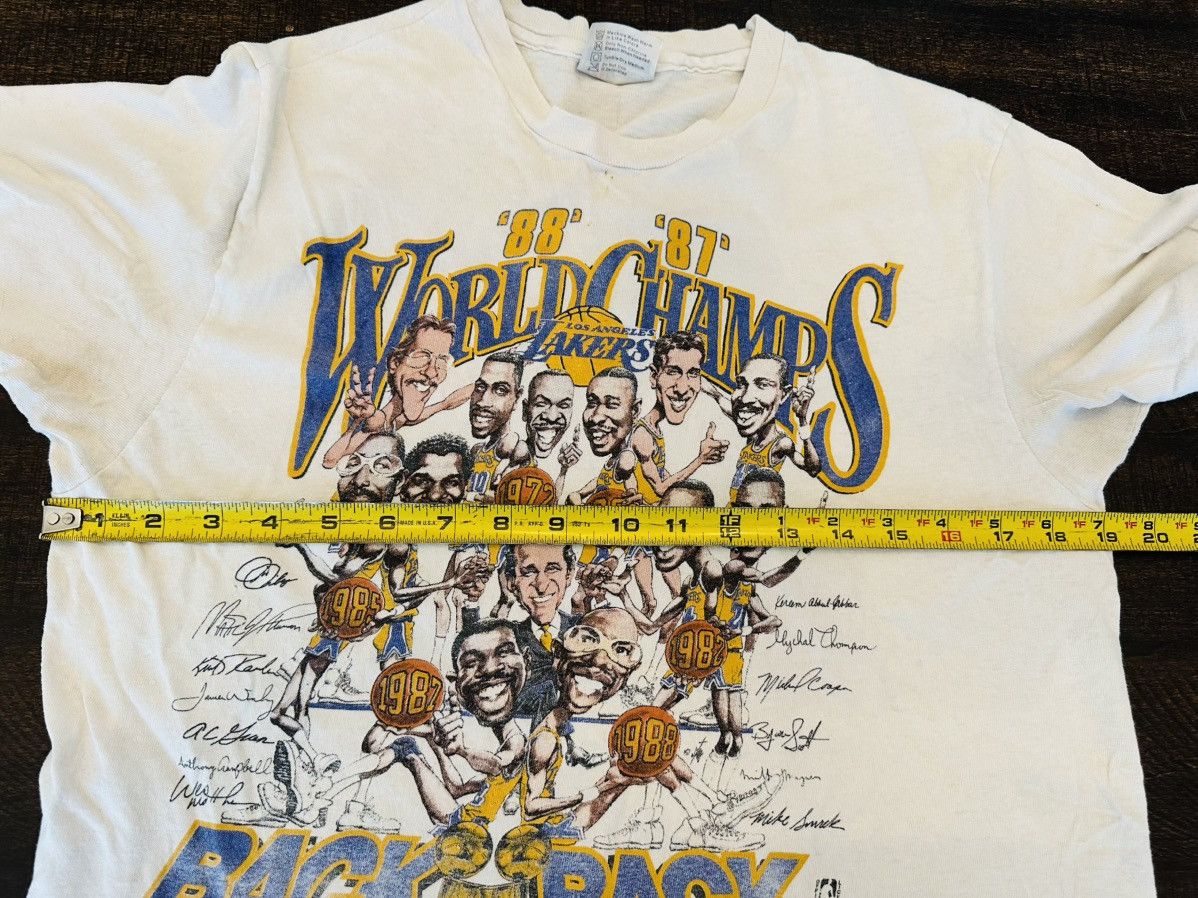 Hanes VTG Los Angeles Lakers Back to Back World Champs 1987-1988-L Size US L / EU 52-54 / 3 - 10 Thumbnail
