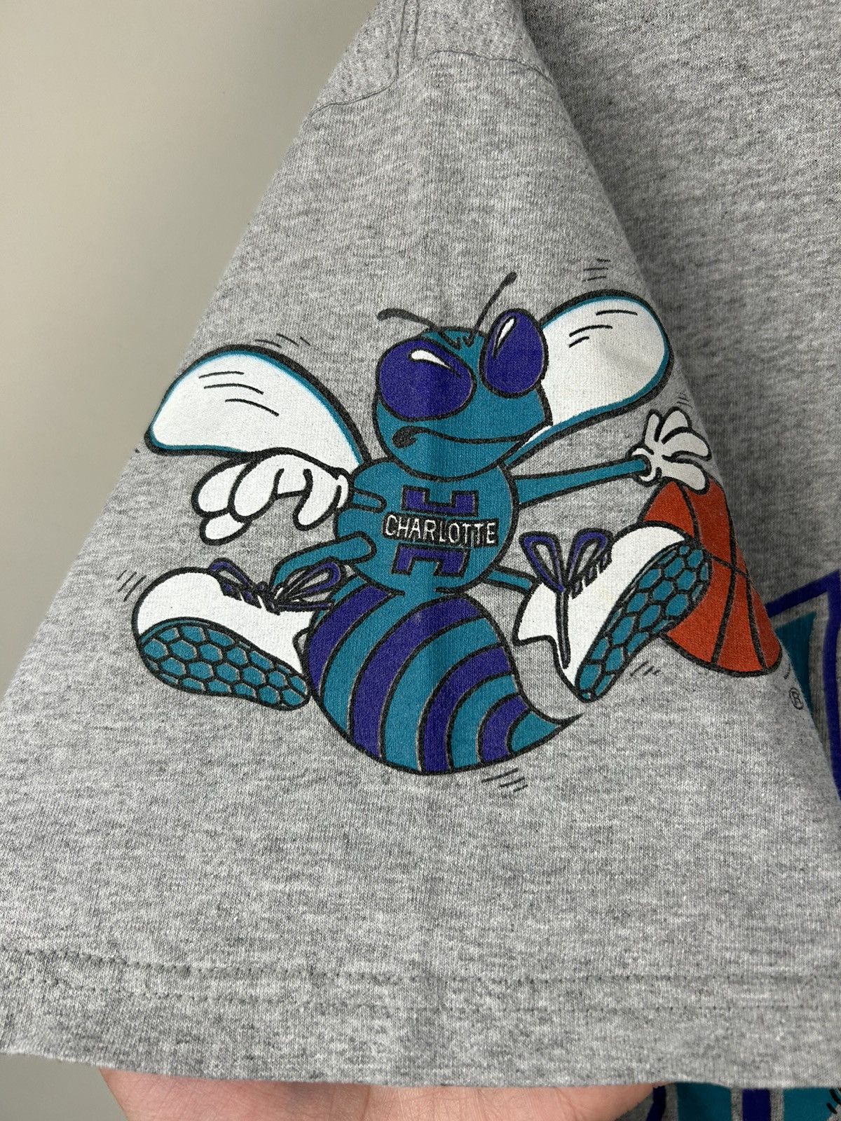 Vintage Vintage 90s Charlotte Hornets Basketball Tee Rare Size US XL / EU 56 / 4 - 6 Thumbnail