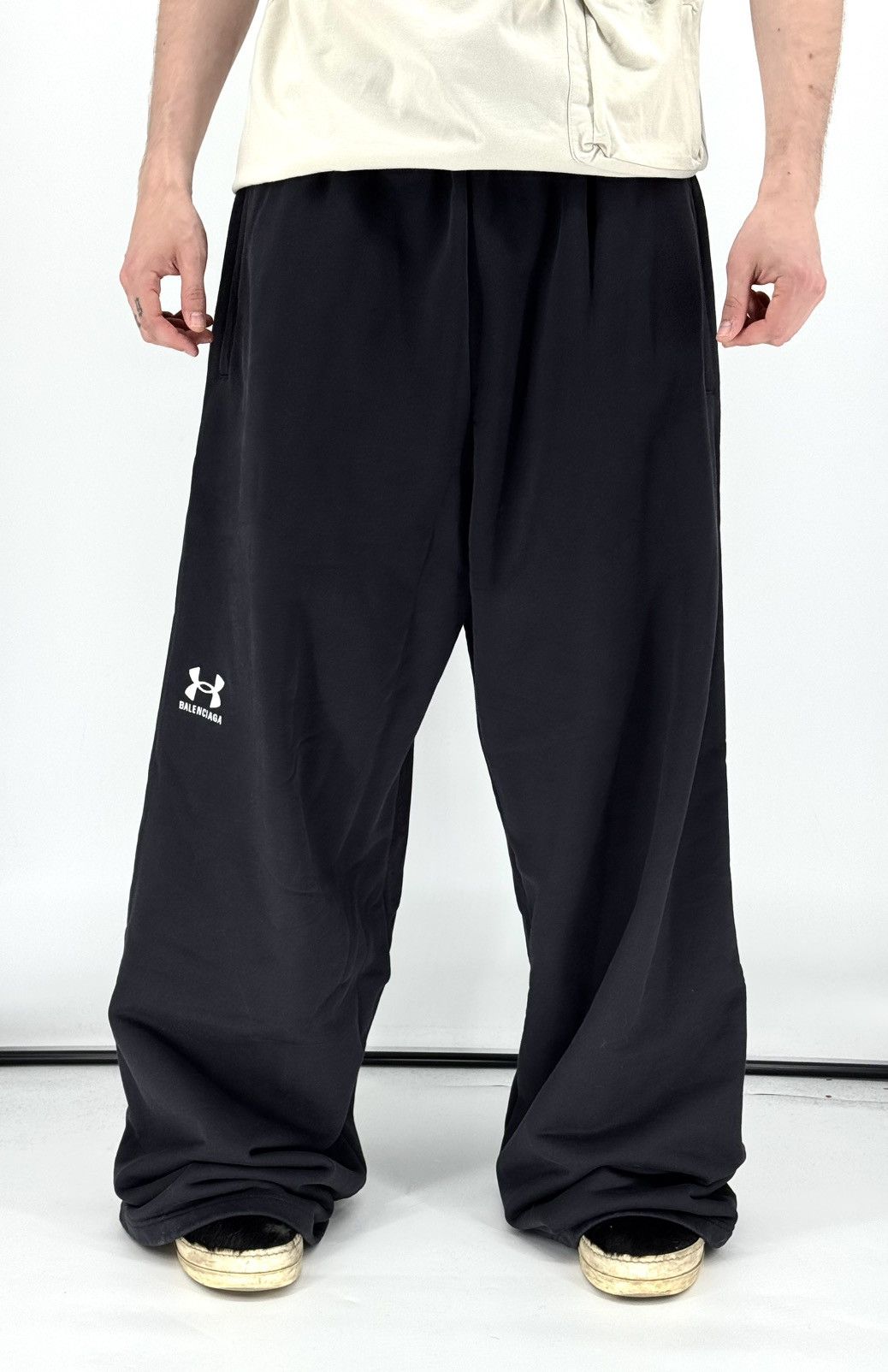 Balenciaga × Under Armour Balenciaga x Under Armour Extra Baggy Pants Size US 32 / EU 48 - 1 Thumbnail