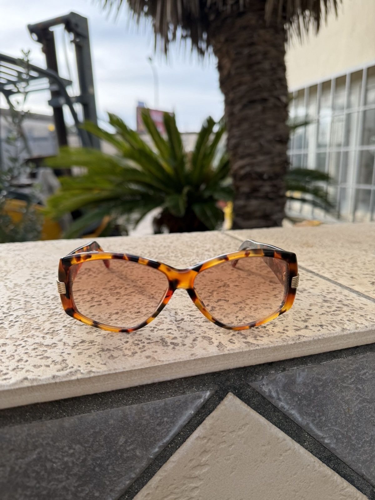 Valentino Valentino Vintage Sunglasses V603 Size ONE SIZE - 2 Thumbnail