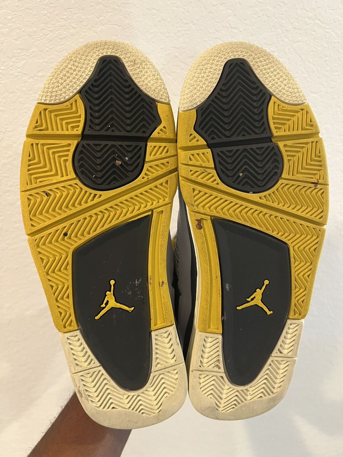Jordan 4 Vivid Sulfur