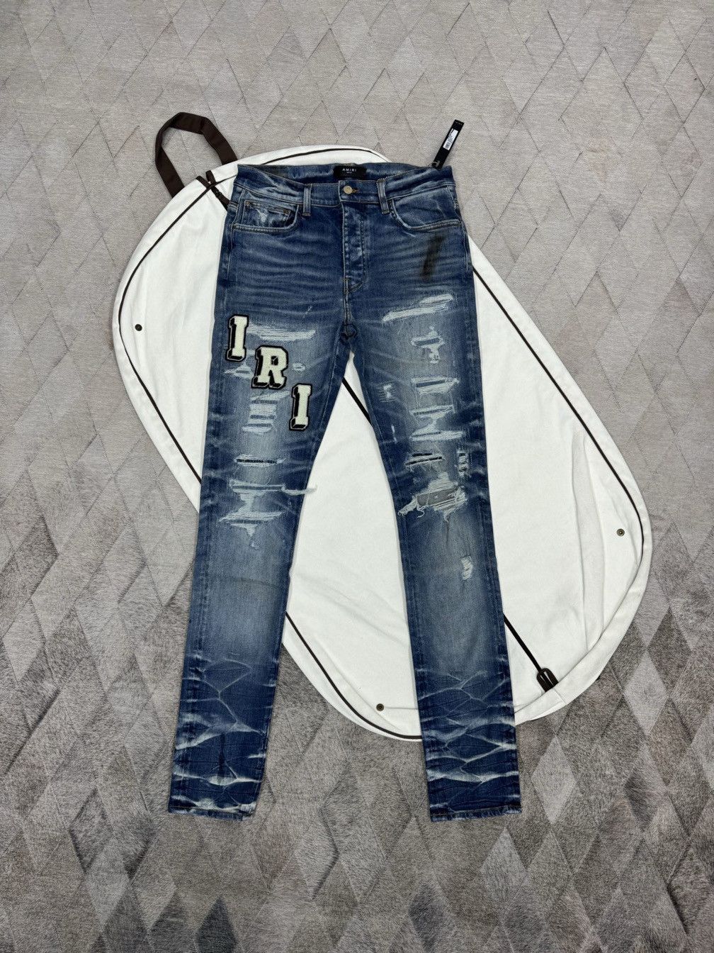 Amiri Amiri Letter Patch Distressed Jeans Size 34 Size US 34 / EU 50 - 1 Thumbnail