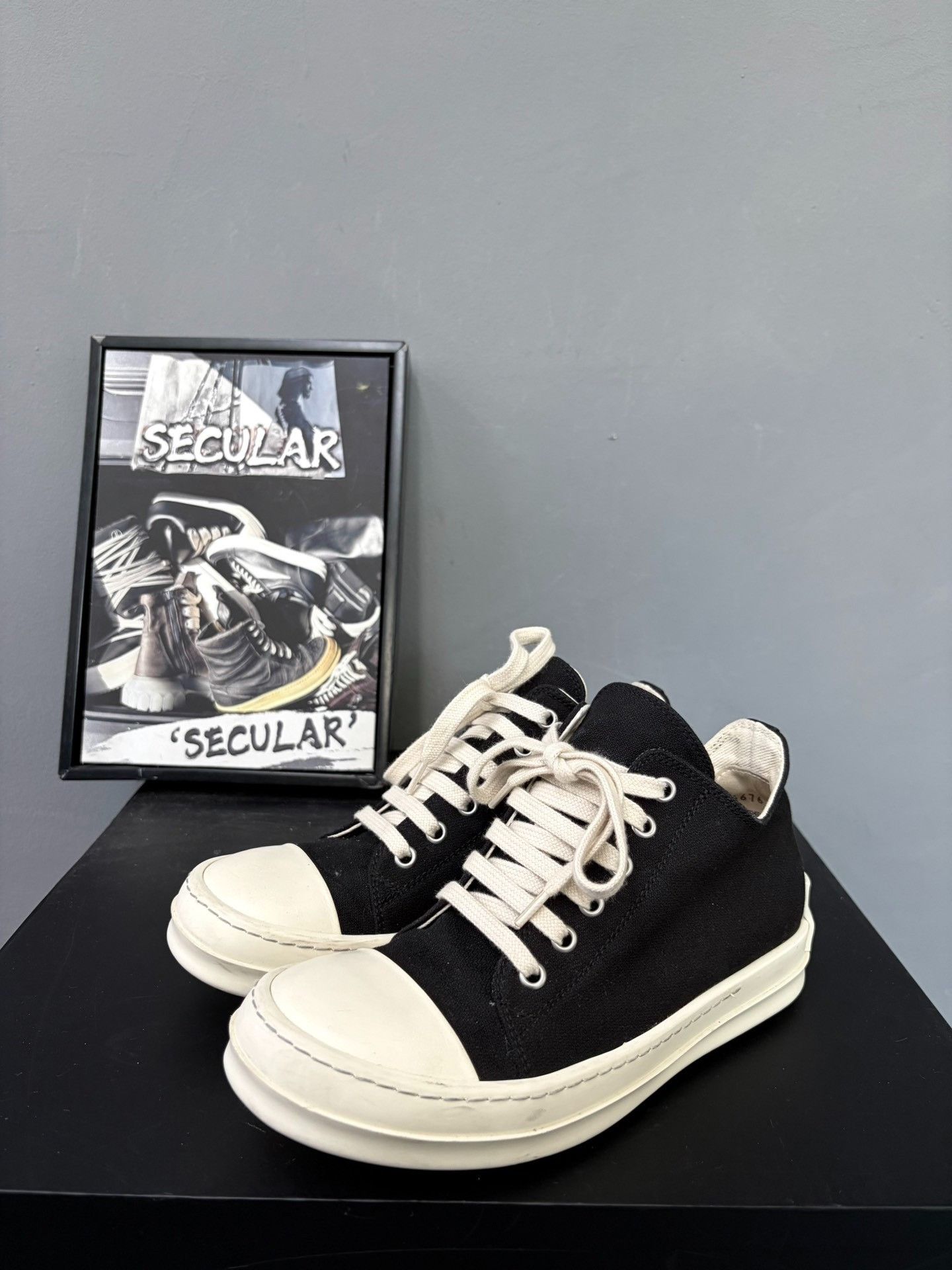 Rick Owens Drkshdw Rick Owens DRKSHDW Low-Top Canvas Sneakers Size US 5 / IT 35 - 1 Thumbnail