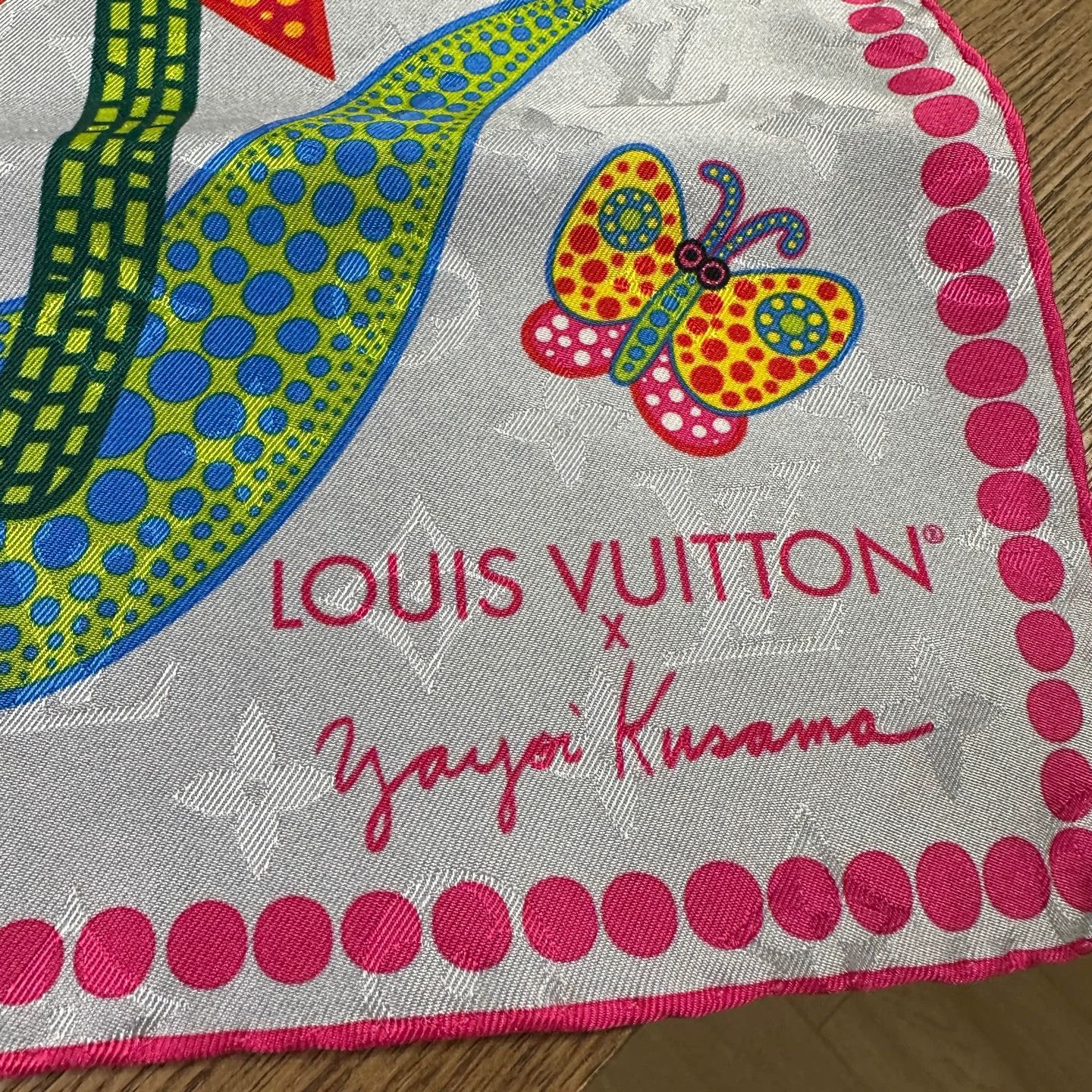 Louis Vuitton Yayoi Kusama x Louis Vuitton Polka Dot Floral Scarf Size ONE SIZE - 3 Thumbnail