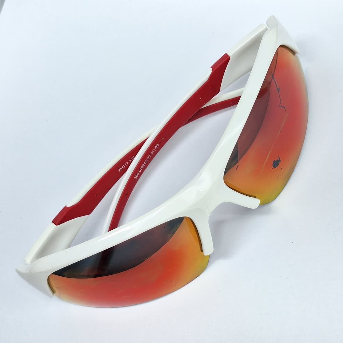 Other VINTAGE 2000s Y2K White & Red Sporty Goggle Sunglasses Size ONE SIZE - 1 Thumbnail