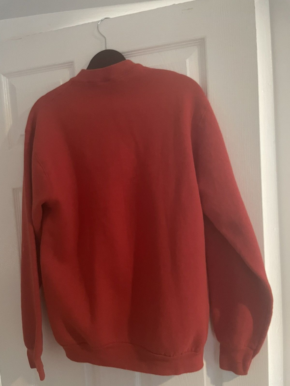 Guess Red and silver vintage guess crewneck Size US M / EU 48-50 / 2 - 2 Thumbnail