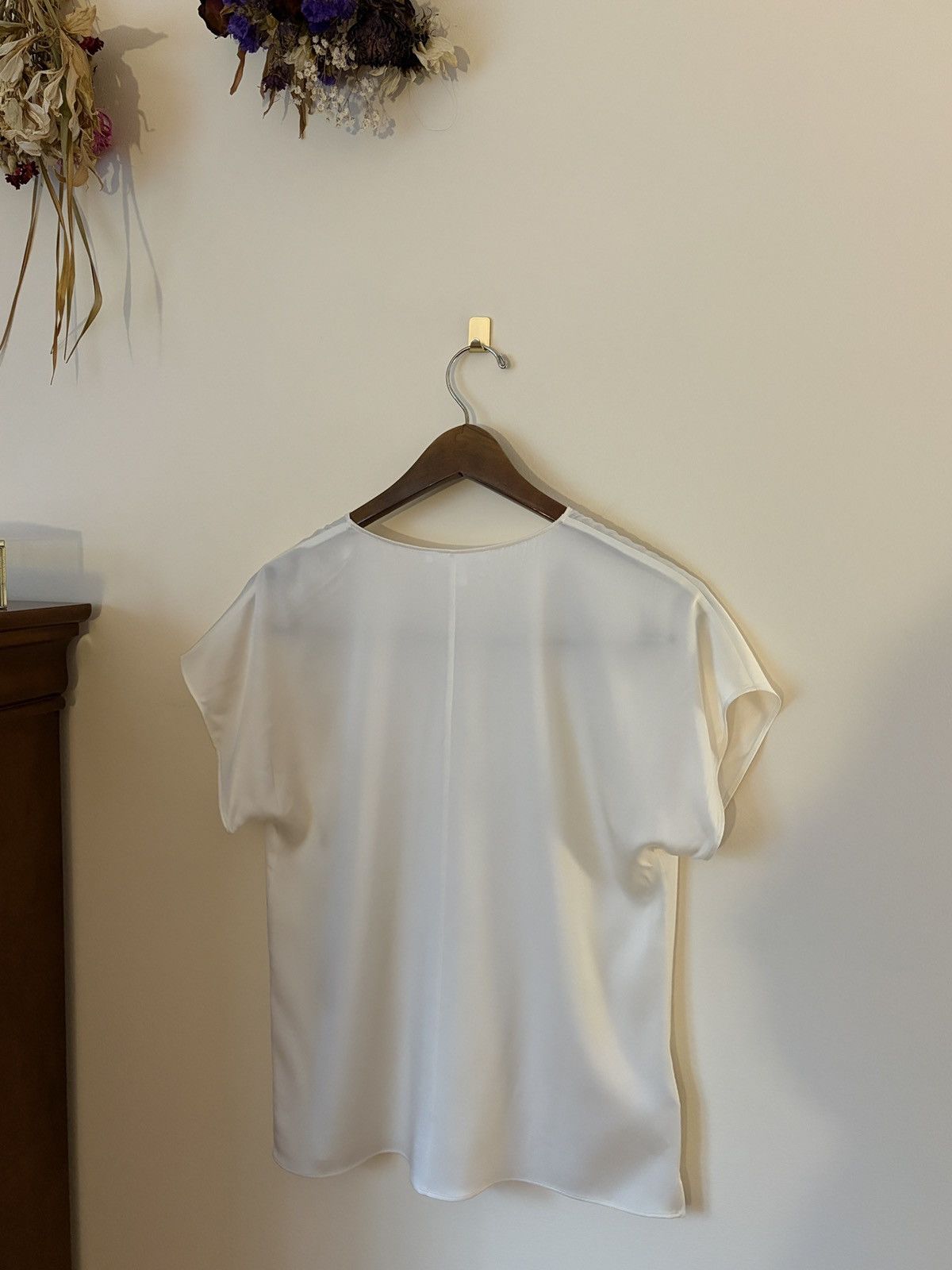 Hugo Boss HUGO BOSS Silk Blend Minimalist Blouse (Cream) Size S / US 4 / IT 40 - 3 Thumbnail