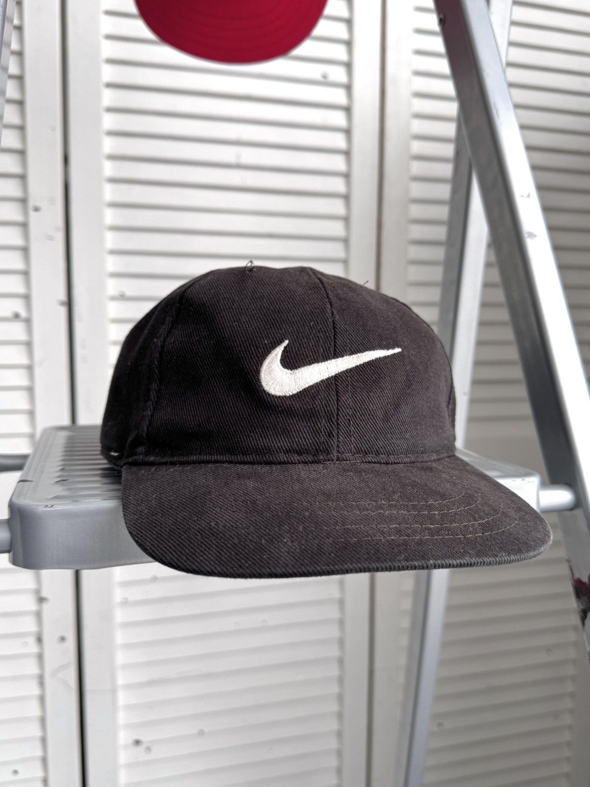 Nike Vintage Nike Big Swoosh Black Snapback Cap Size ONE SIZE - 4 Thumbnail