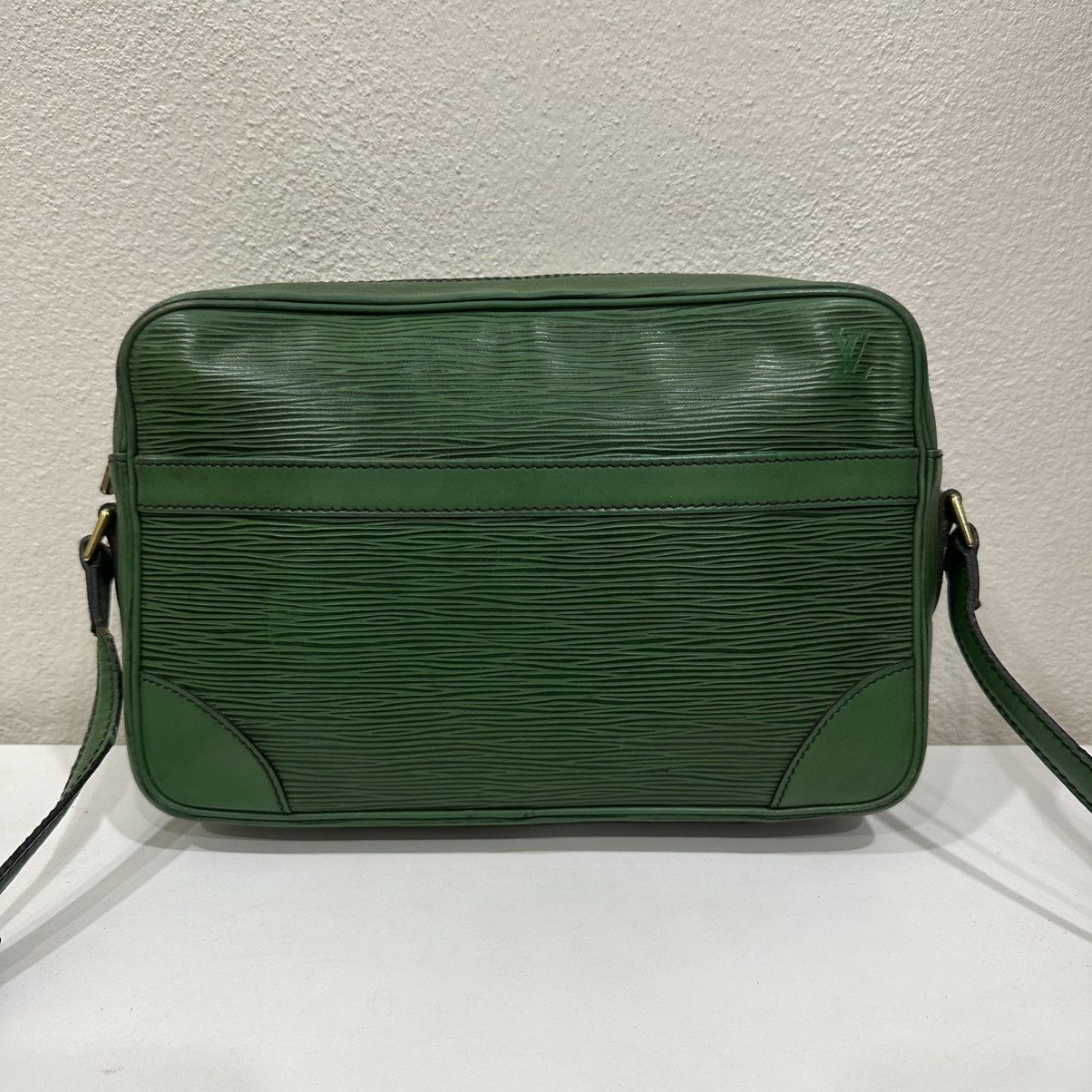 Louis Vuitton ‼️LASTDROP‼️LOUIS VUITTON TROCADWRO 27 EPI LEATHER SHOULDERBAG Size ONE SIZE - 3 Thumbnail