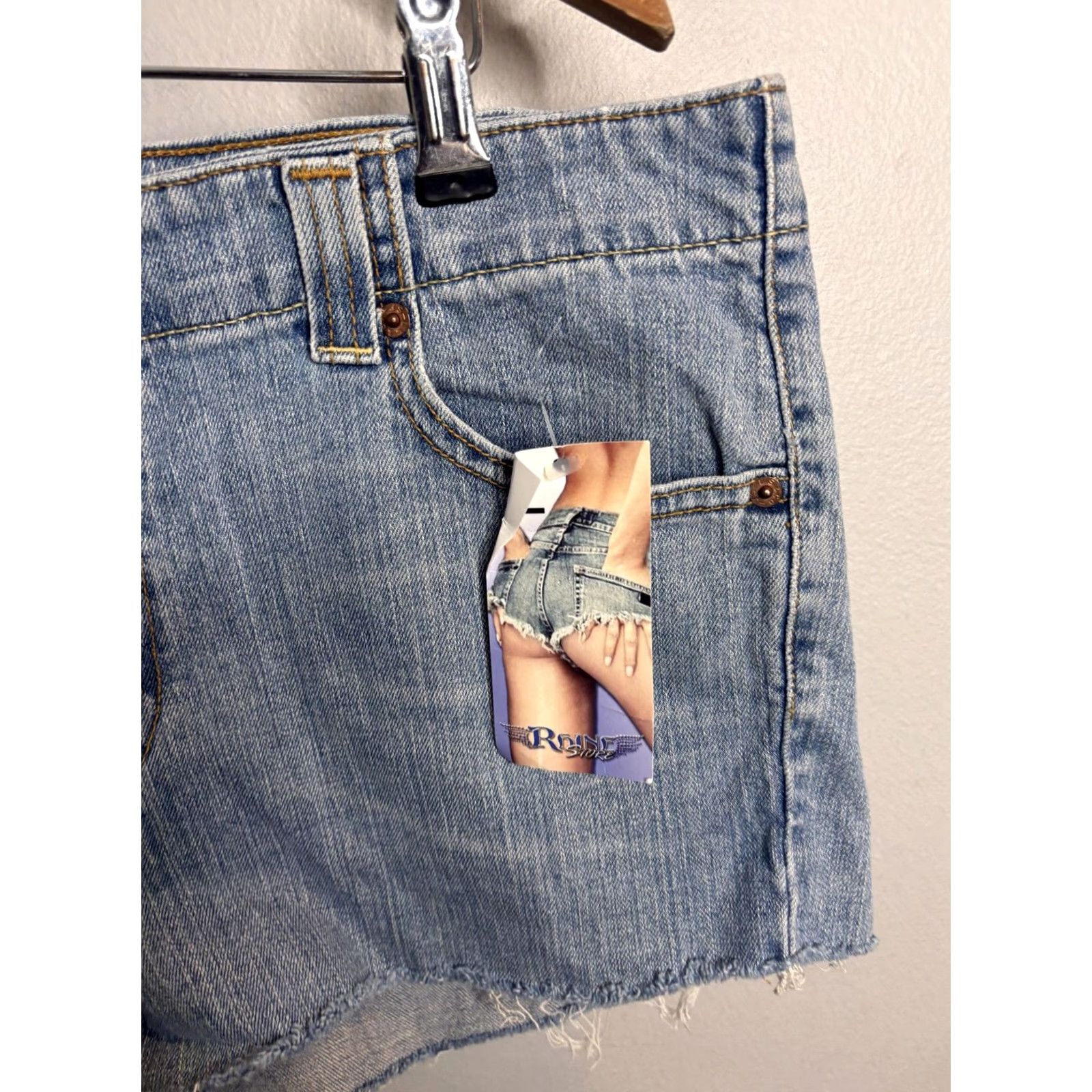 Levi's VINTAGE Levi's Shorts Womens 14 Blue Denim Cut-Off Boot Cut Raw Hem Distressed 528 Fringed Front Flat Front 3 in Inseam Size 36" / US 14 / IT 50 - 3 Thumbnail
