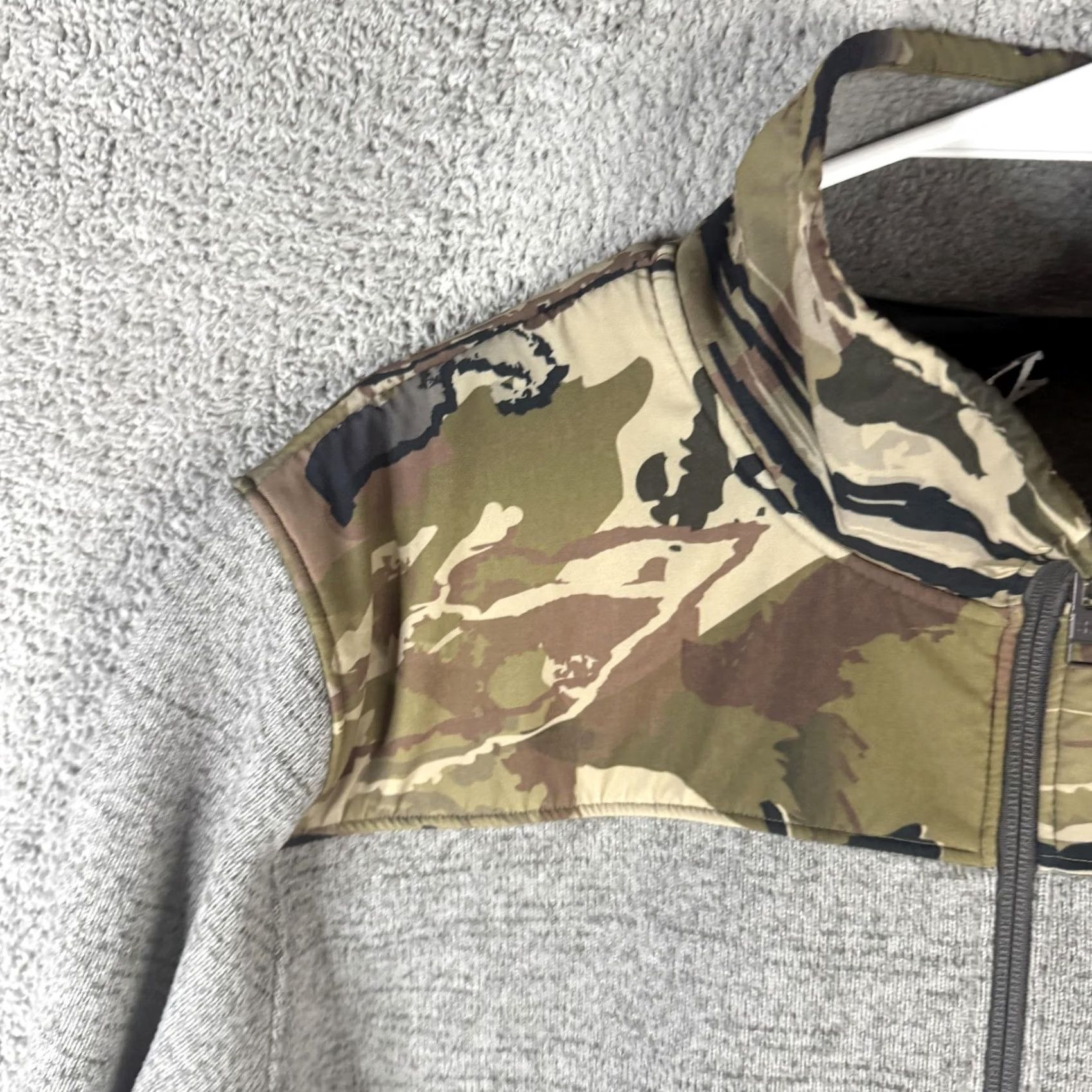 Under Armour Under Armour Jacket Mens XL Gray Camouflage Yoke Fleece Full Zip Pockets Size US XL / EU 56 / 4 - 5 Thumbnail