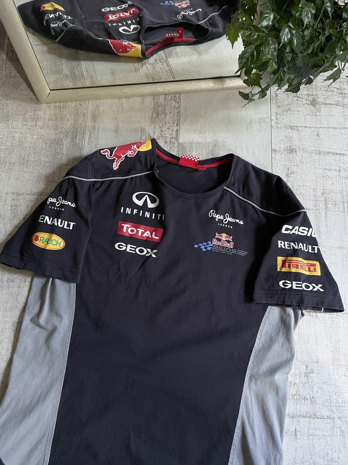 Pirelli × Red Bull Vintage Red Bull Racing Infiniti T-Shirt Pirelli Big Logo Size US M / EU 48-50 / 2 - 4 Thumbnail