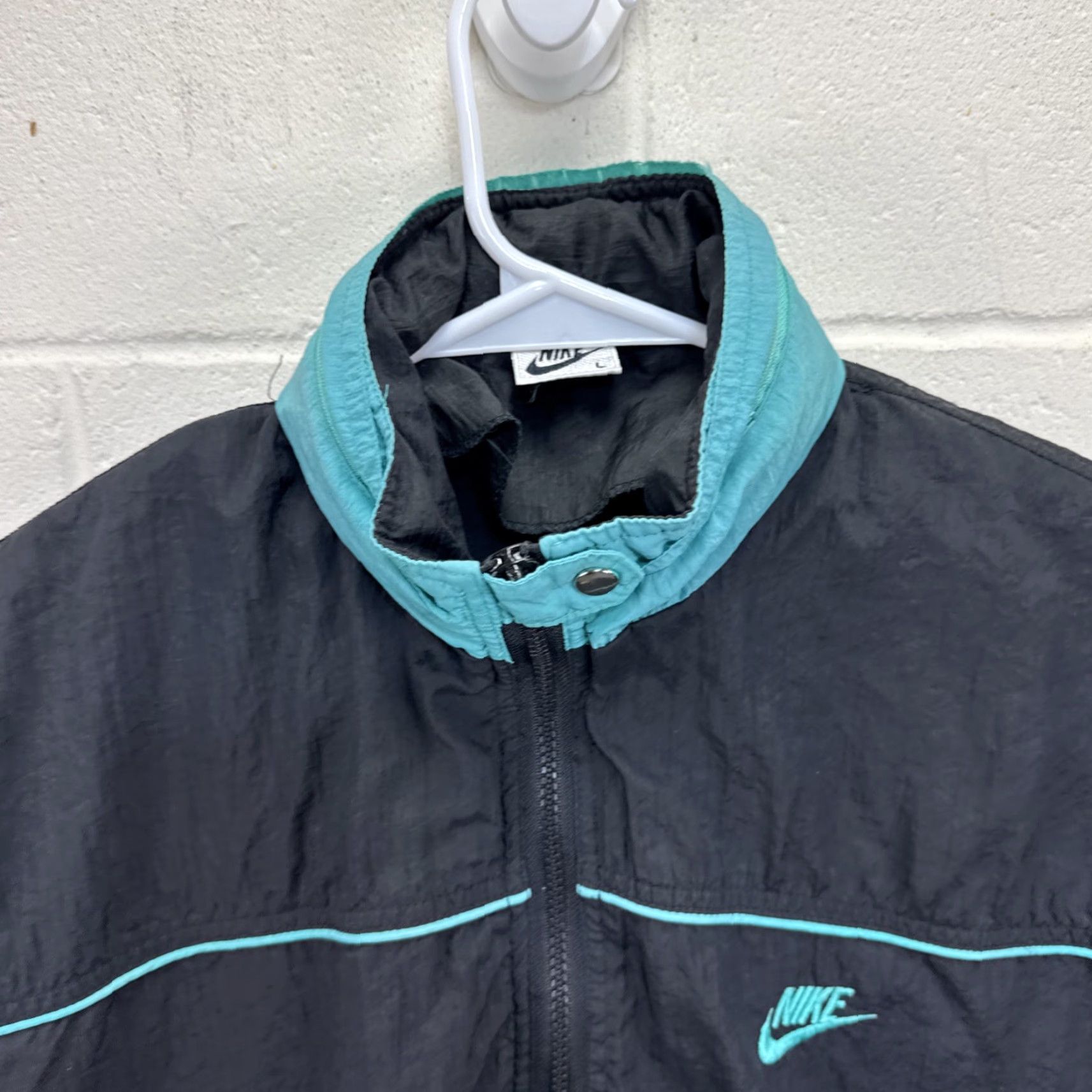 Nike VINTAGE Nike Jacket Windbreaker Black Teal Large Full Zip Hooded 80s 90s Swoosh Size US L / EU 52-54 / 3 - 3 Thumbnail