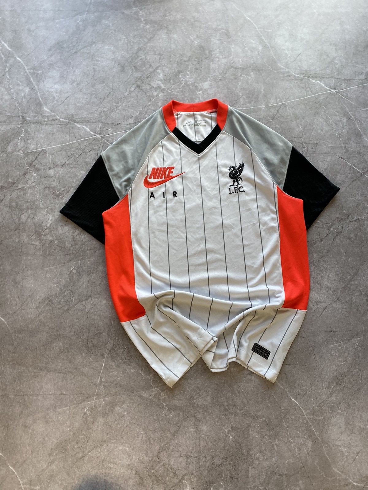 Nike × Vintage Rare Nike Liverpool FC Stadium Air Max White Soccer Jersey Size US M / EU 48-50 / 2 - 3 Thumbnail