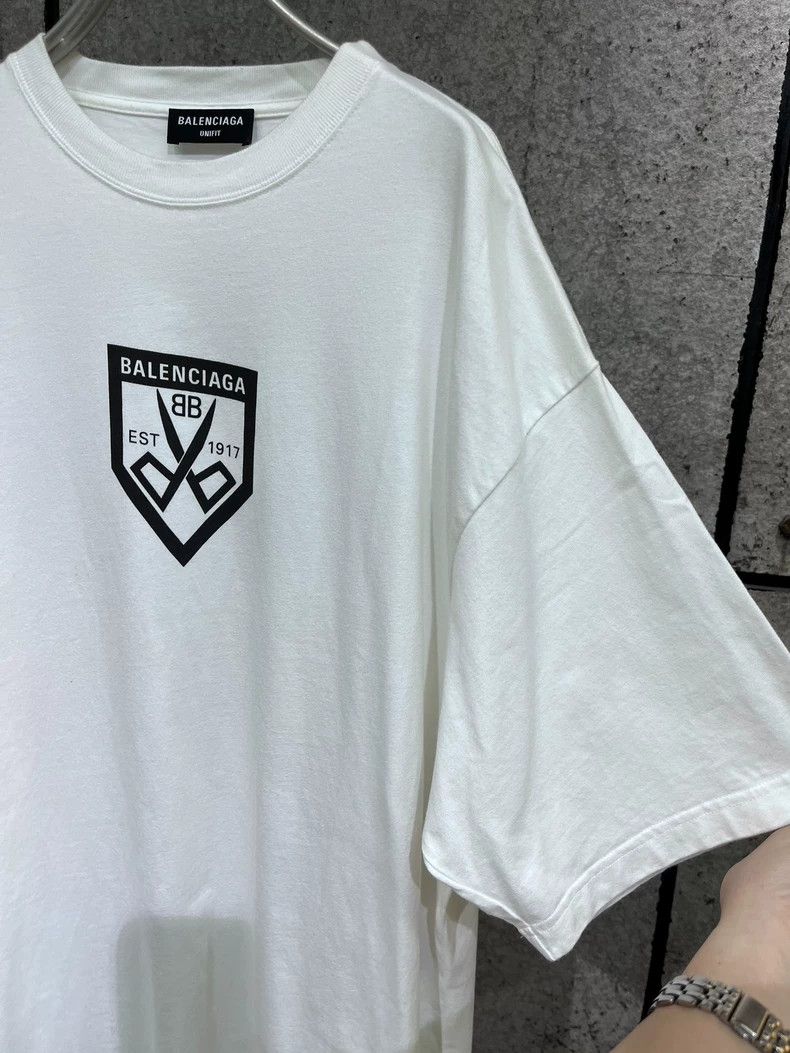 Balenciaga Balenciaga White loose scissors short sleeve Size US S / EU 44-46 / 1 - 5 Thumbnail