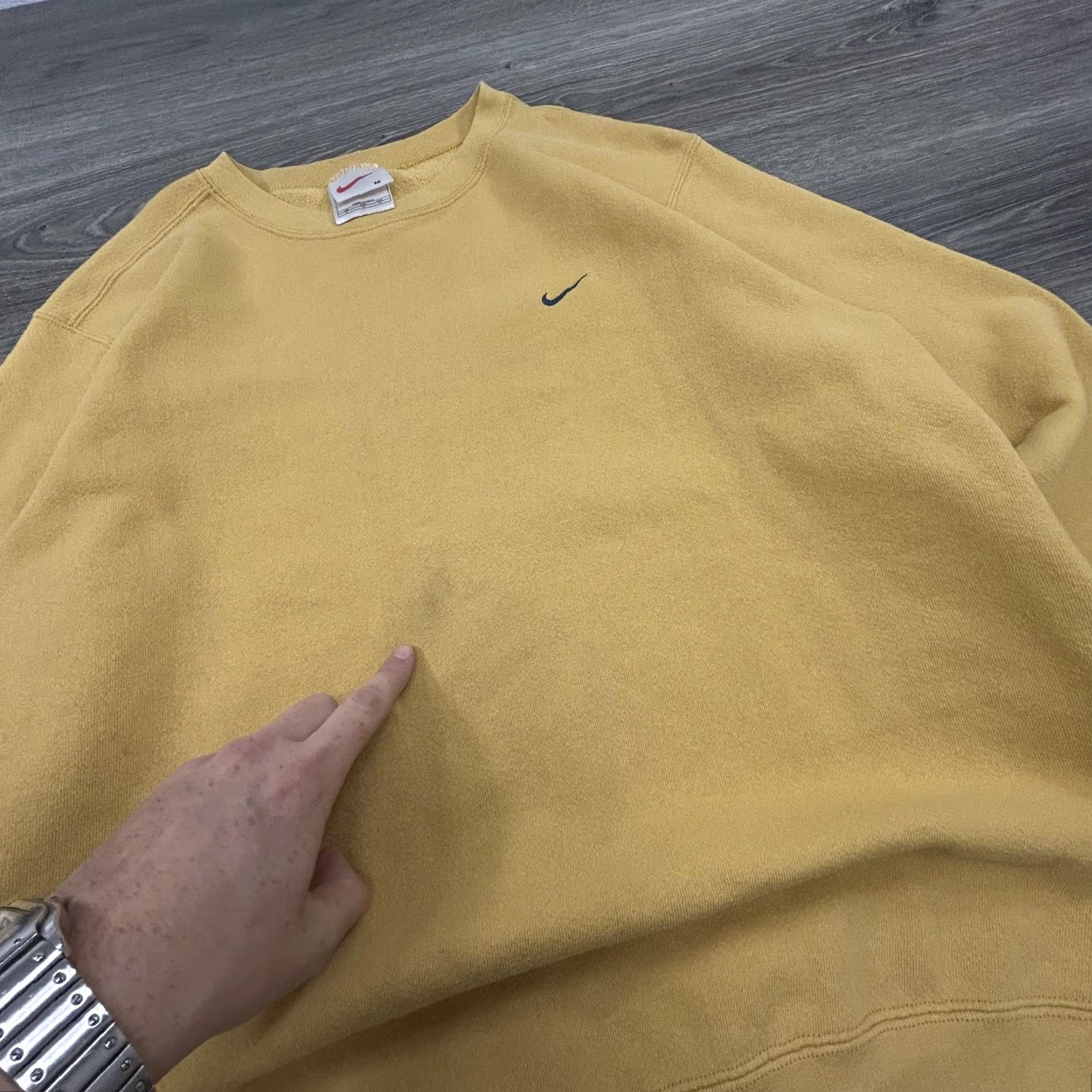 Nike VINTAGE Nike Sweatshirt Mens Medium Yellow Navy Made In USA 90s RARE Sweatshirt Mens Yellow Navy 90s Nike Logo Crew Neck Size US M / EU 48-50 / 2 - 6 Thumbnail