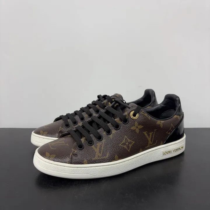 Louis Vuitton Louis Vuitton Monogram Low-Top Sneaker 0079 Size US 6 / IT 36 - 1 Thumbnail