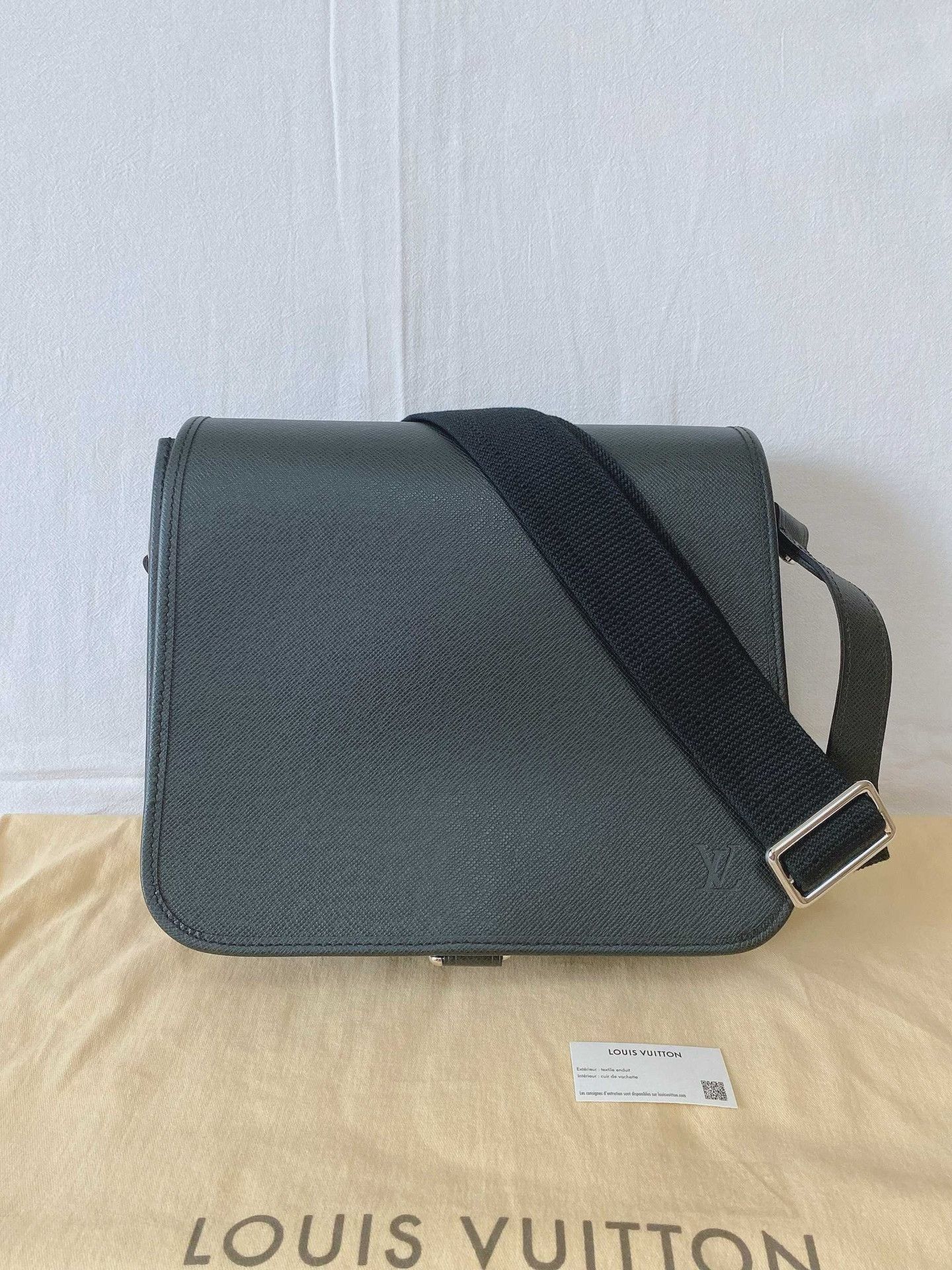 Louis Vuitton LV Gray Leather Flap Messenger Bag Size ONE SIZE - 1 Thumbnail