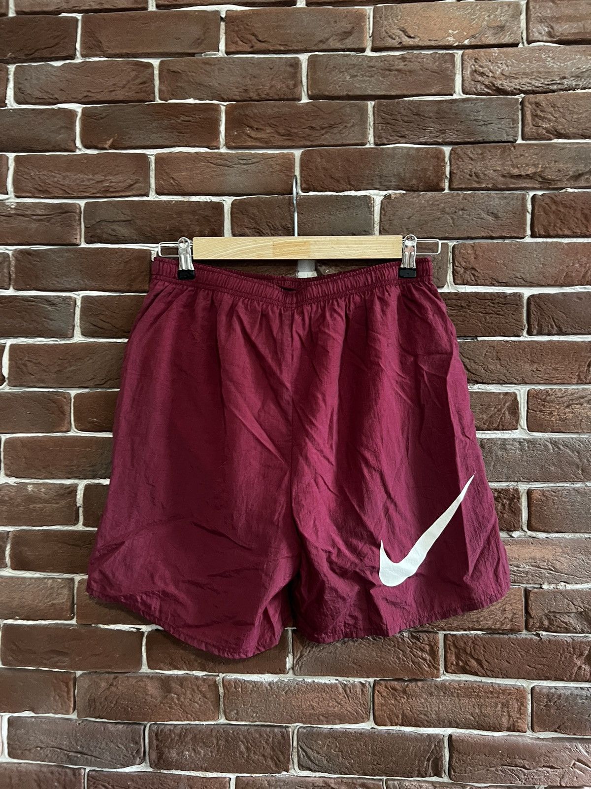 Nike Nike Vintage 90s Swoosh Shorts Rare Burgundy Red Streetwear Size US 34 / EU 50 - 2 Thumbnail