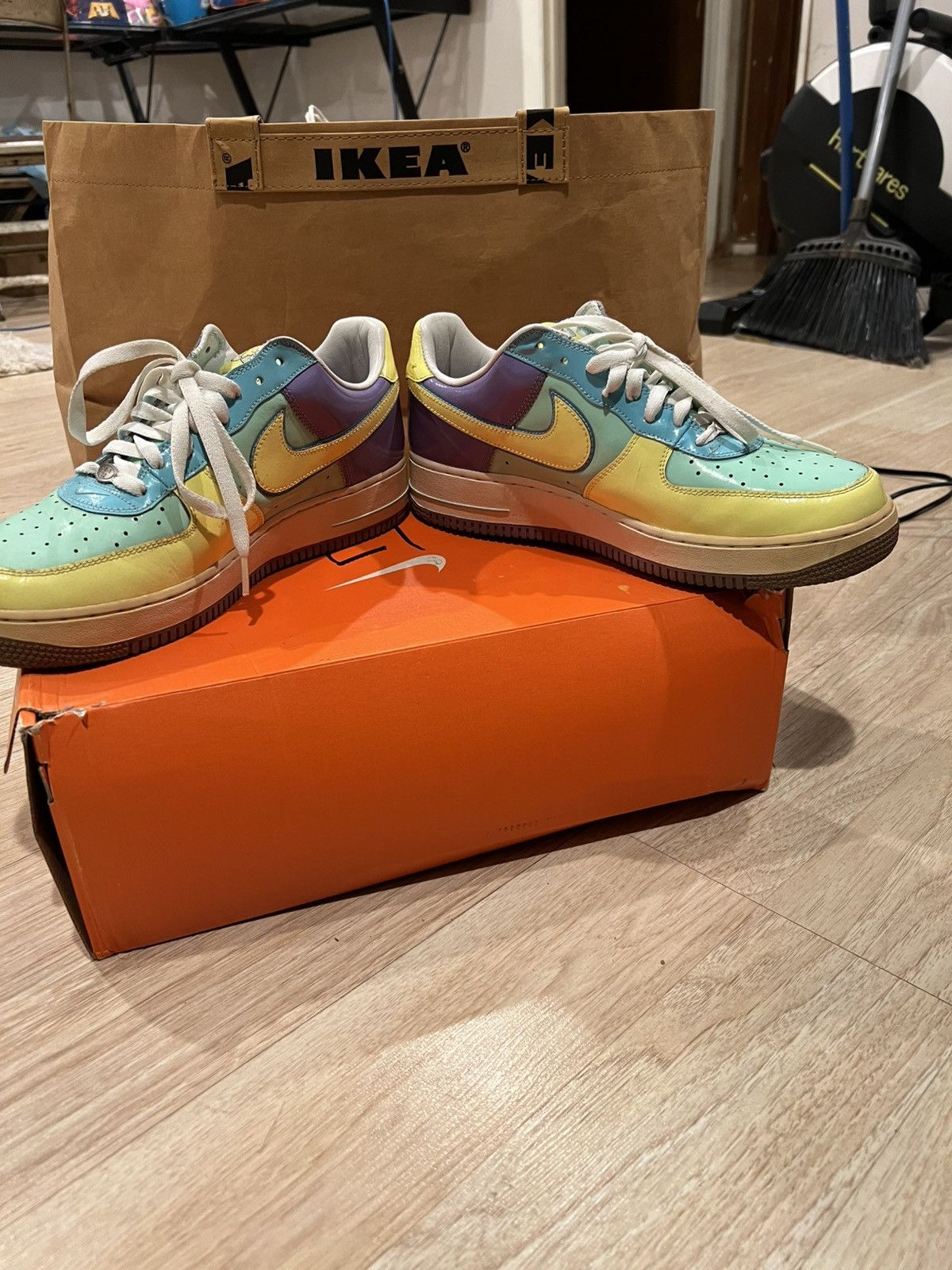 Nike NIKE AIR FORCE 1 “EASTER” 2006 Size US 11 / EU 44 - 2 Thumbnail