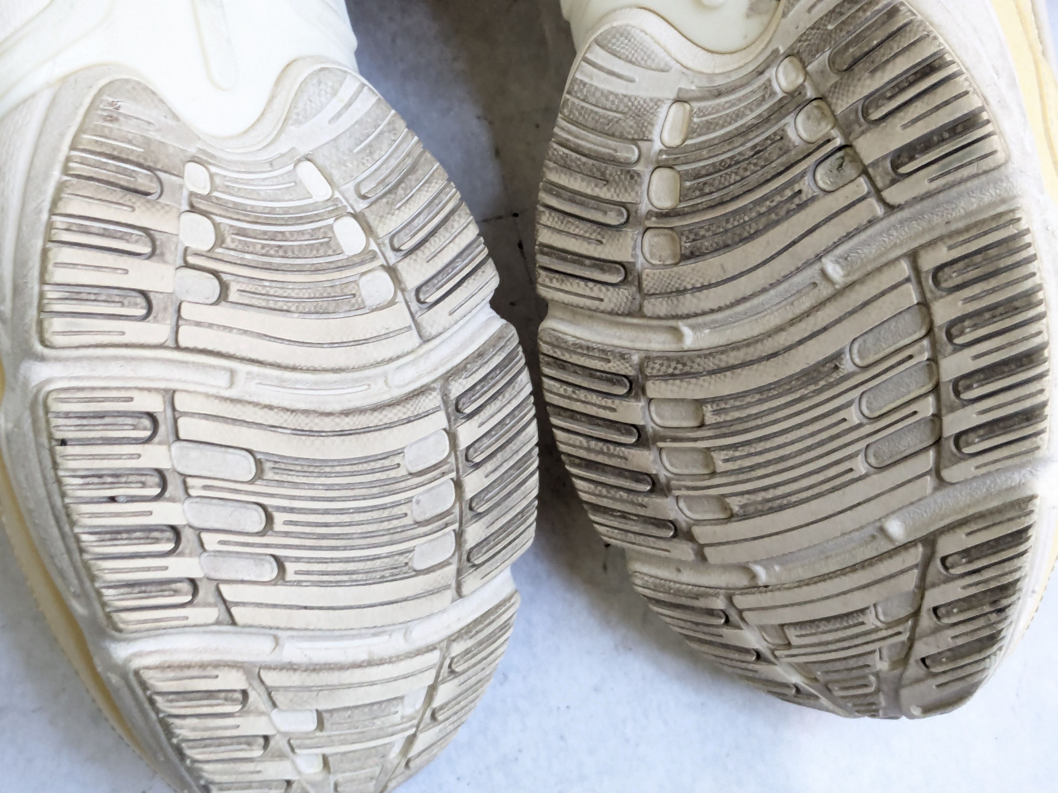 Adidas × Raf Simons Adidas x raf simons ozweego bunny cream 9 Size US 9 / EU 42 - 15 Thumbnail