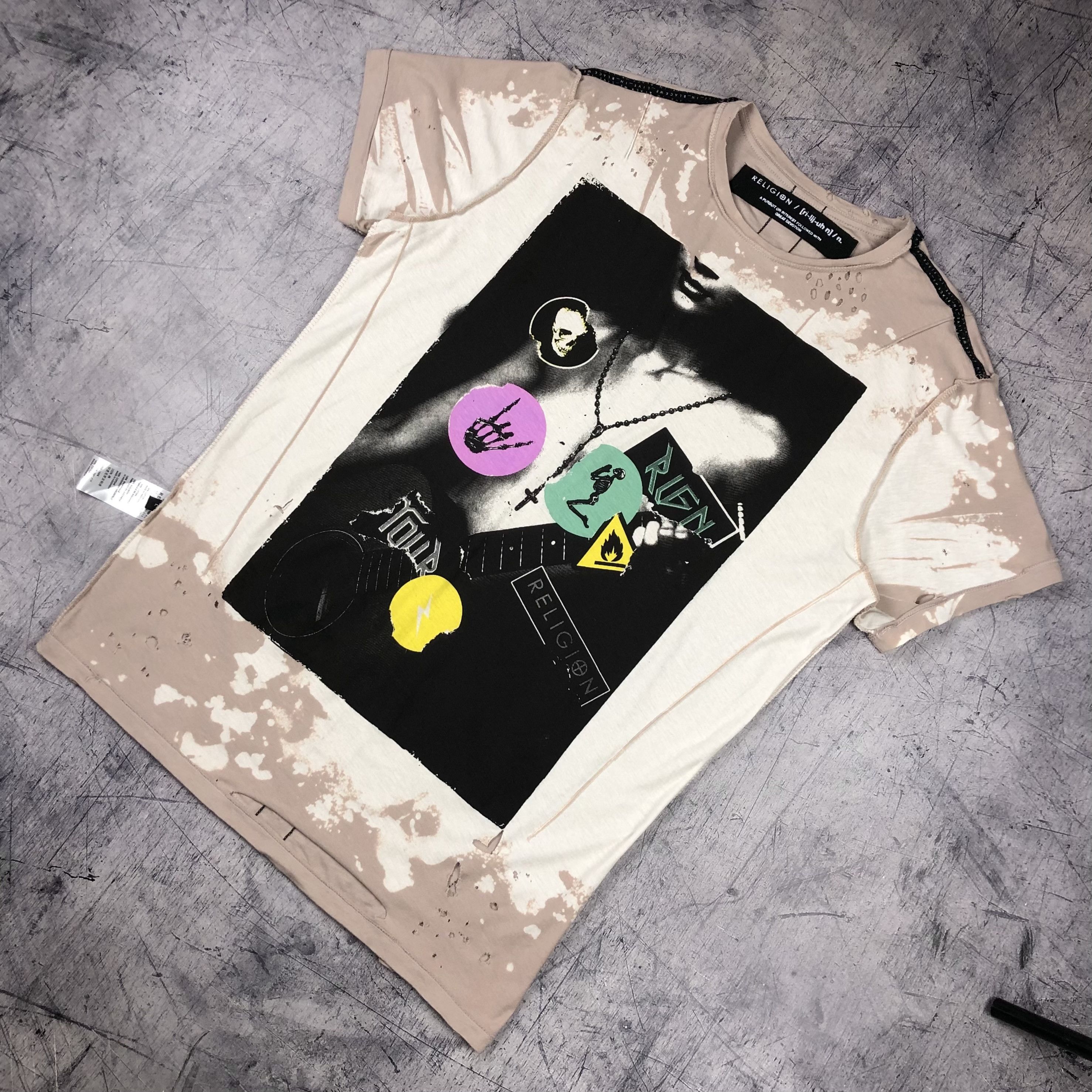 Vintage Y2K Religion Art Guitar Punk Rock Girl Tee reversible Size US L / EU 52-54 / 3 - 2 Thumbnail