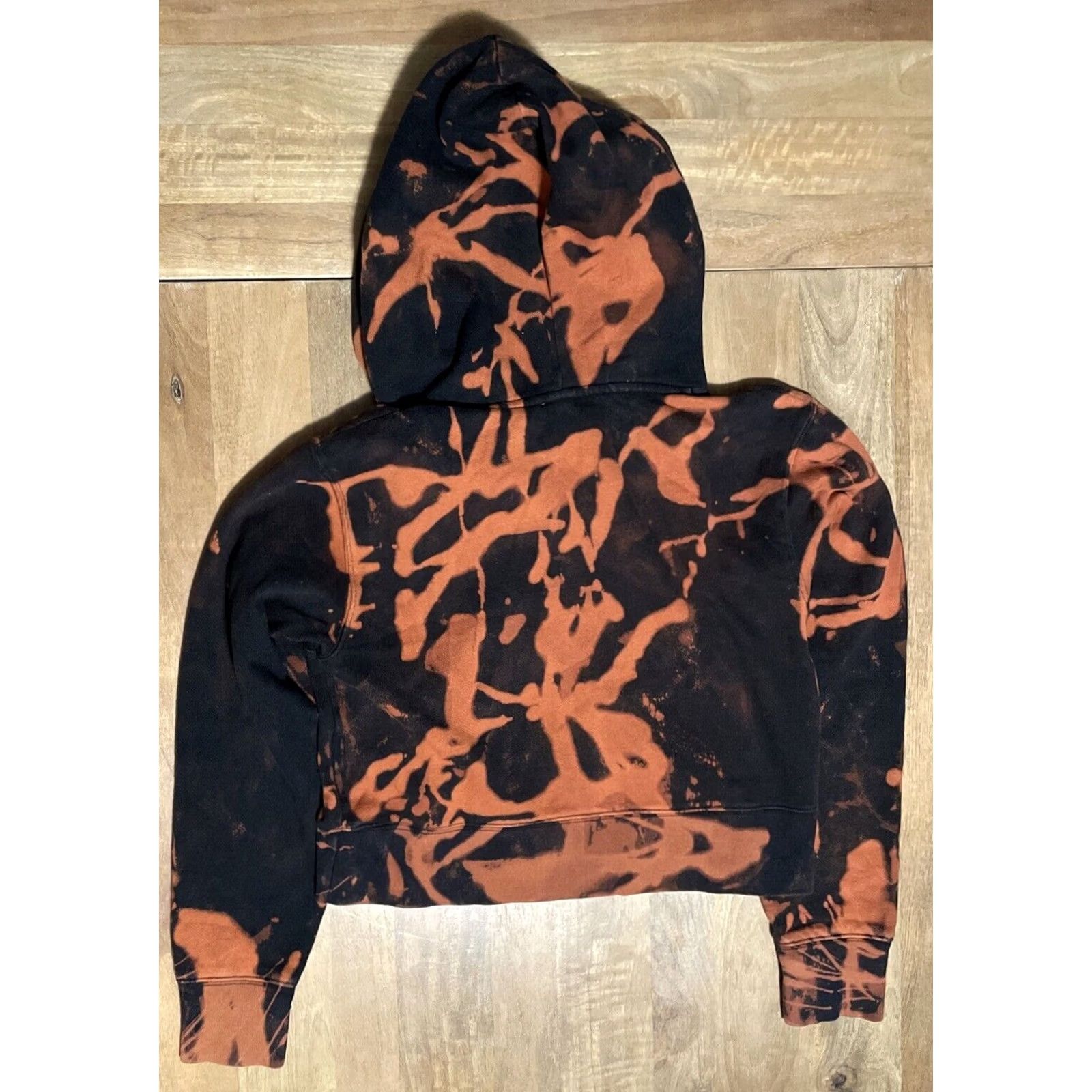 Aritzia Wilfred Free Graffiti Print Cropped Pullover Fleece Hoodie Womens XXS Pullover Cropped Hoodie Multicolor Tie Dye City Grunge Rock Hip Hop 2XS Womens Size XXS / US 00 / IT 34 - 2 Thumbnail