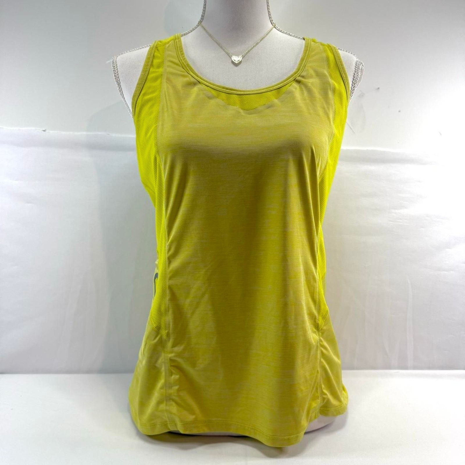 Athleta Athleta Size Medium Athletic Women’s Top Size M / US 6-8 / IT 42-44 - 1 Thumbnail