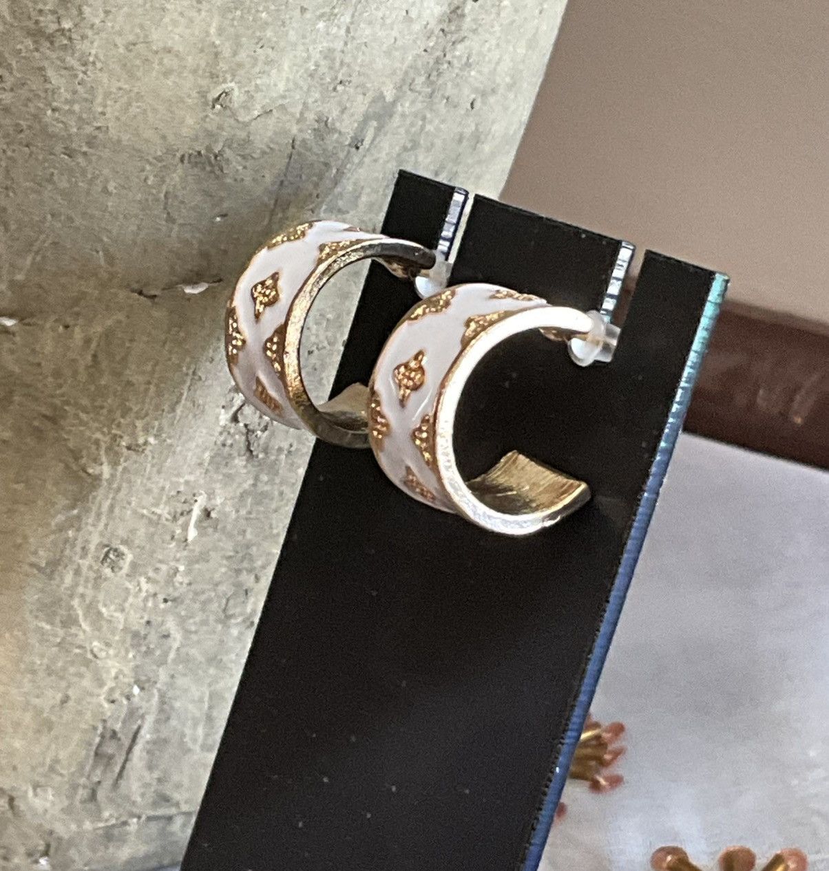 Other Elegant Four-Leaf Flower C-Shaped Hoop Earrings Size ONE SIZE - 9 Thumbnail