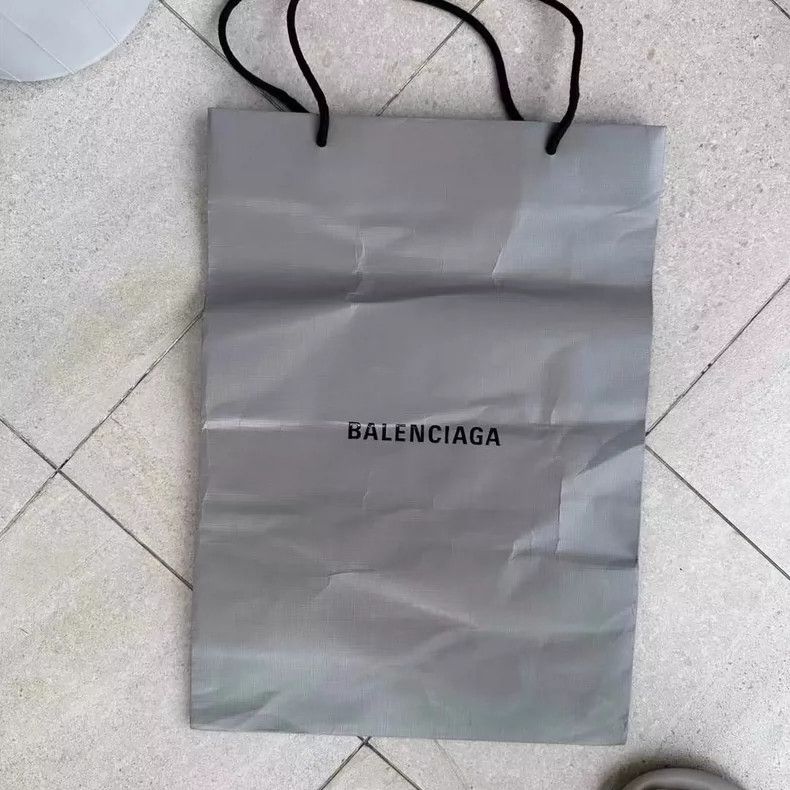Balenciaga Balenciaga Khaki Worn Big Hole Short Sleeve Size US S / EU 44-46 / 1 - 5 Thumbnail