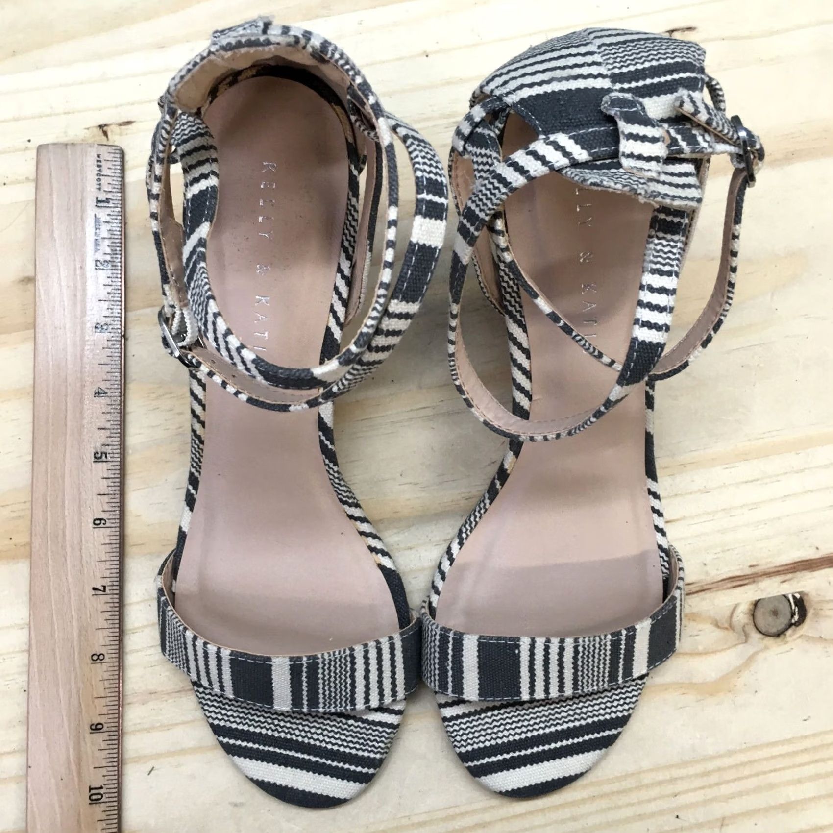 Vintage Kelly & Katie Heels Womens 10 Tamra Ankle Strap Wedges Casual Gray Fabric Size US 10 / IT 40 - 6 Thumbnail