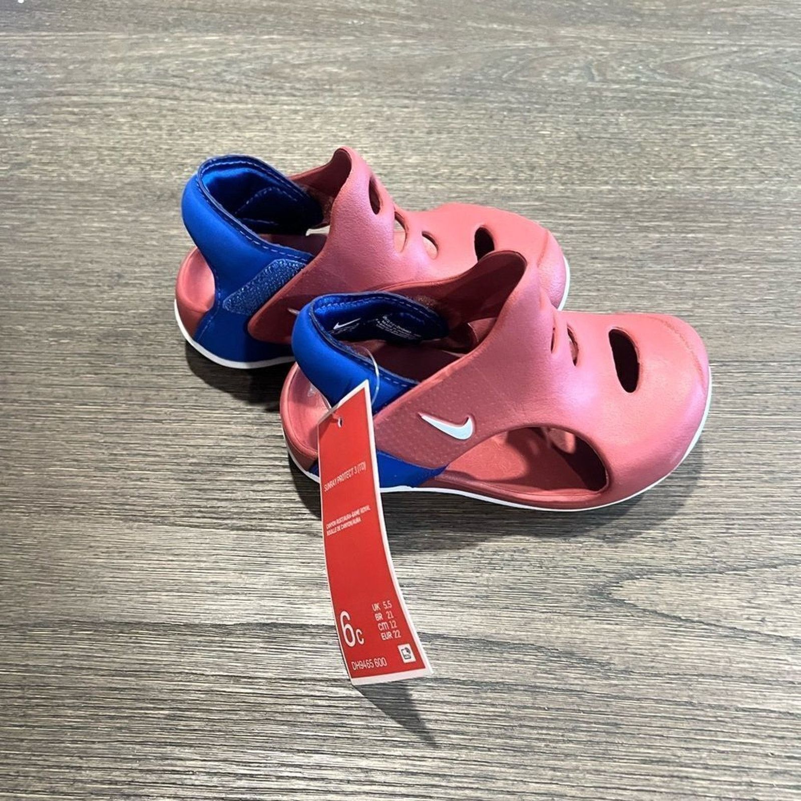 Nike NWT Nike Kids Sunray Protect 3 Slide Sandals - Size 6 Size US 6 / EU 39 - 1 Thumbnail