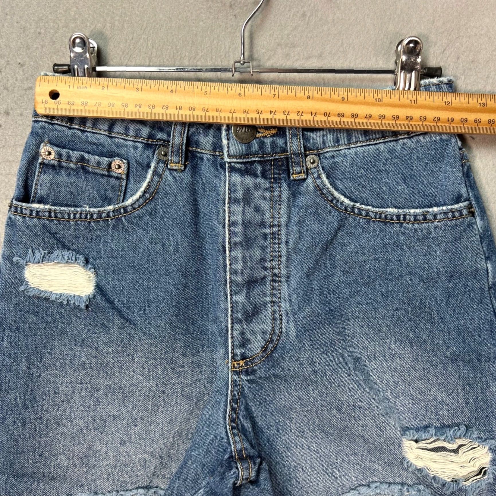 Vintage Amuse Society Womens Bermuda Shorts 25 Blue Distressed Denim Frayed Hem High Rise 5-Pocket Regular Fit Size 42" / US 20 - 5 Thumbnail