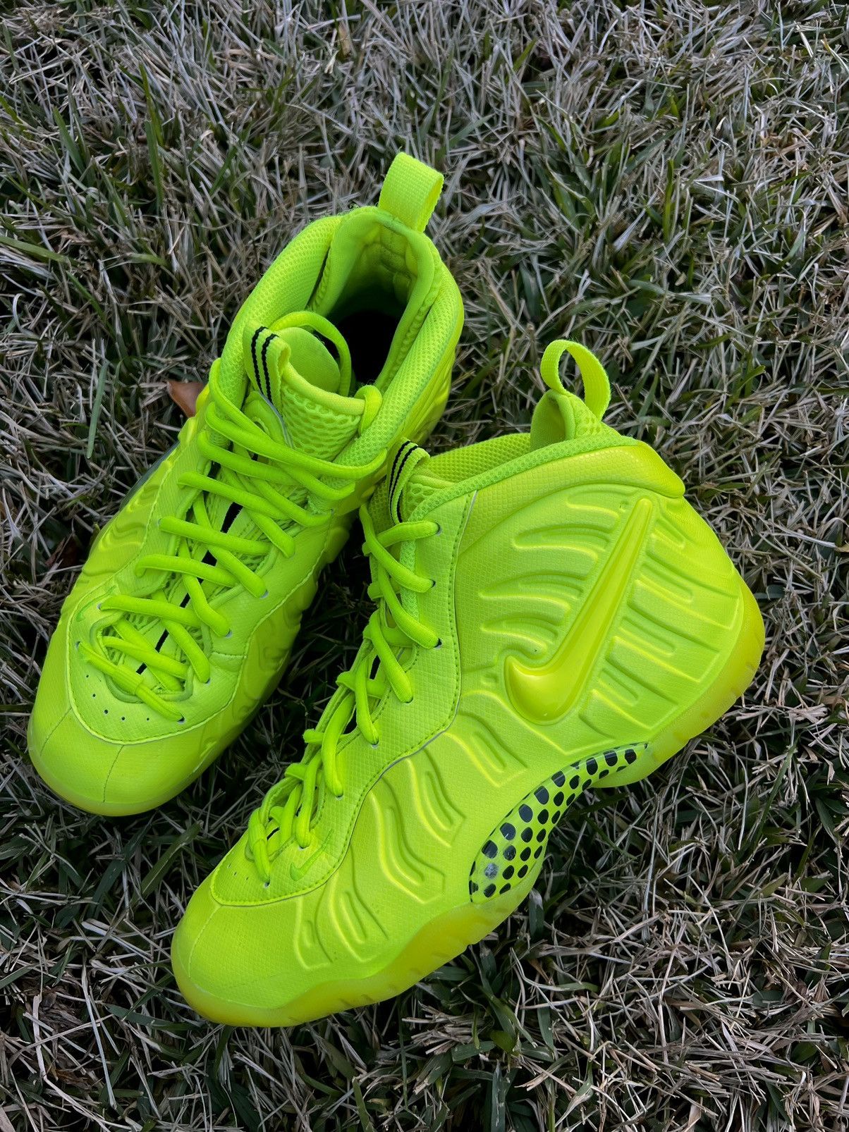 Nike CLEAN Nike Air Foamposite Volt 2021 size 5.5 Womens Shoes Size US 5.5 / IT 35.5 - 2 Thumbnail
