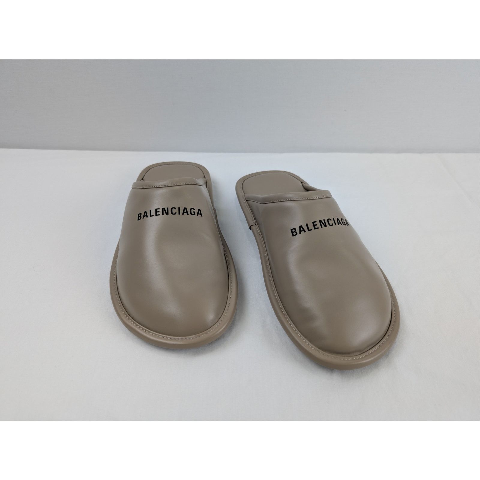 Balenciaga o1rshd1 Carrera Lux Calfskin Home Flat Slipper Taupe/Black Size US 9 / EU 42 - 6 Thumbnail