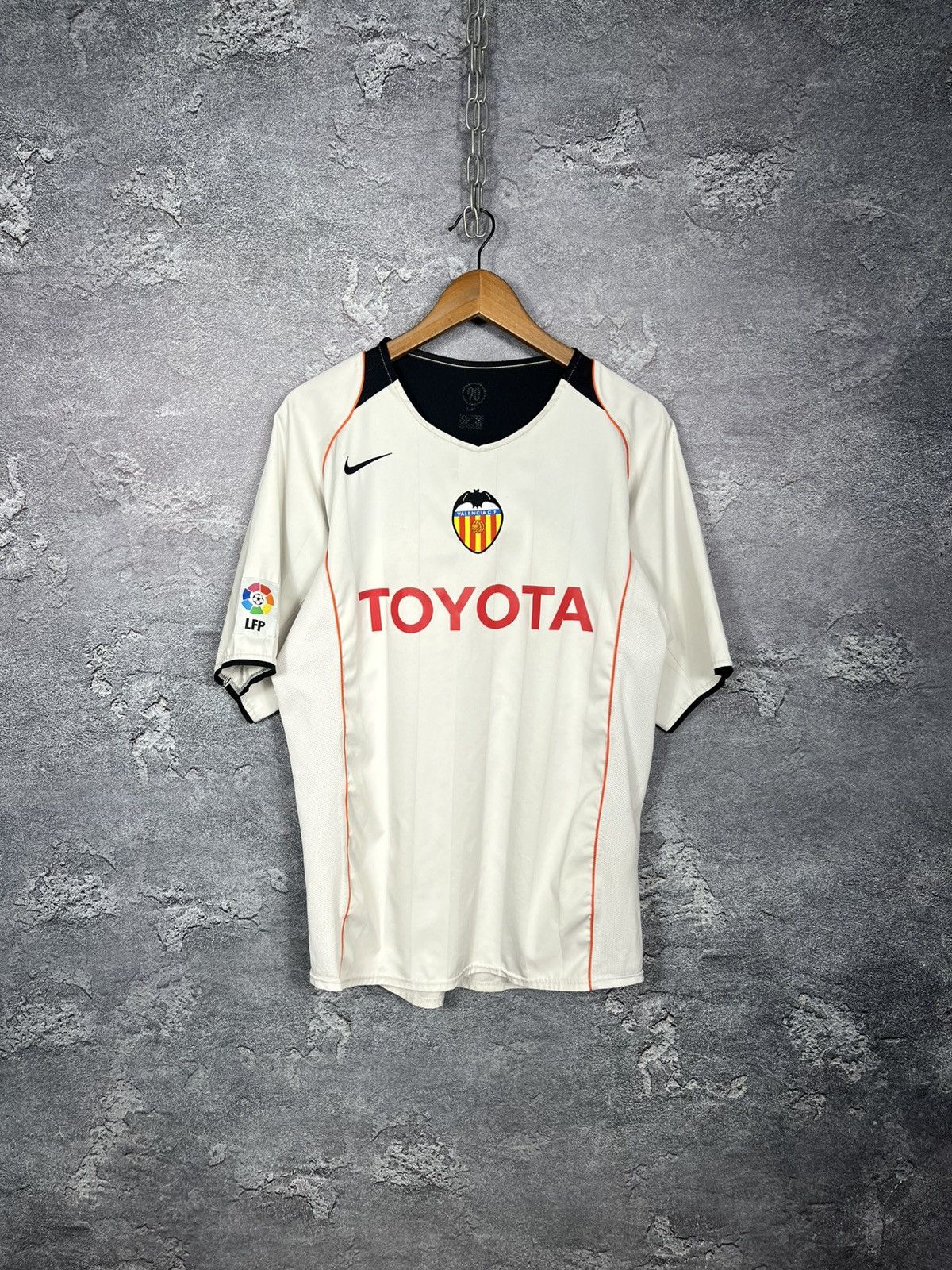 Nike Vintage Valencia 2004/2005 Home Football Jersey Blockcore Size US L / EU 52-54 / 3 - 1 Thumbnail