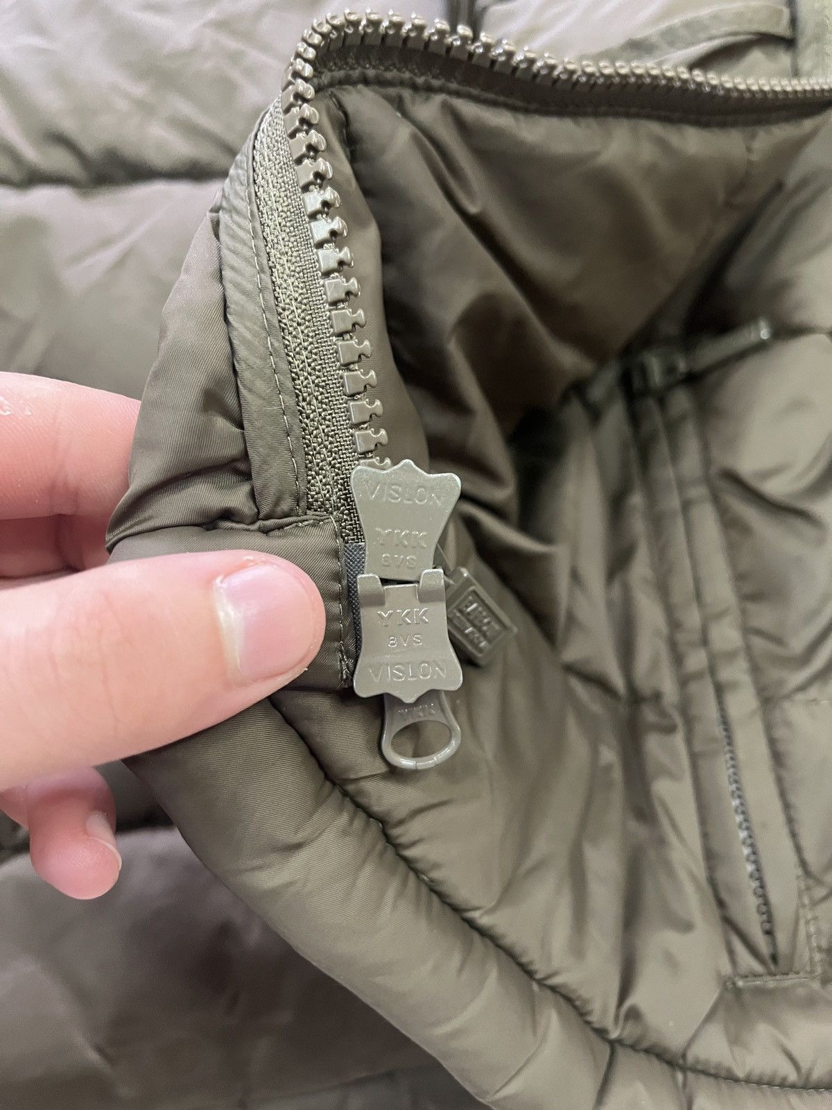 Barbour Men's Barbour International Handle Quilt Jacket Khaki Size US XL / EU 56 / 4 - 7 Thumbnail