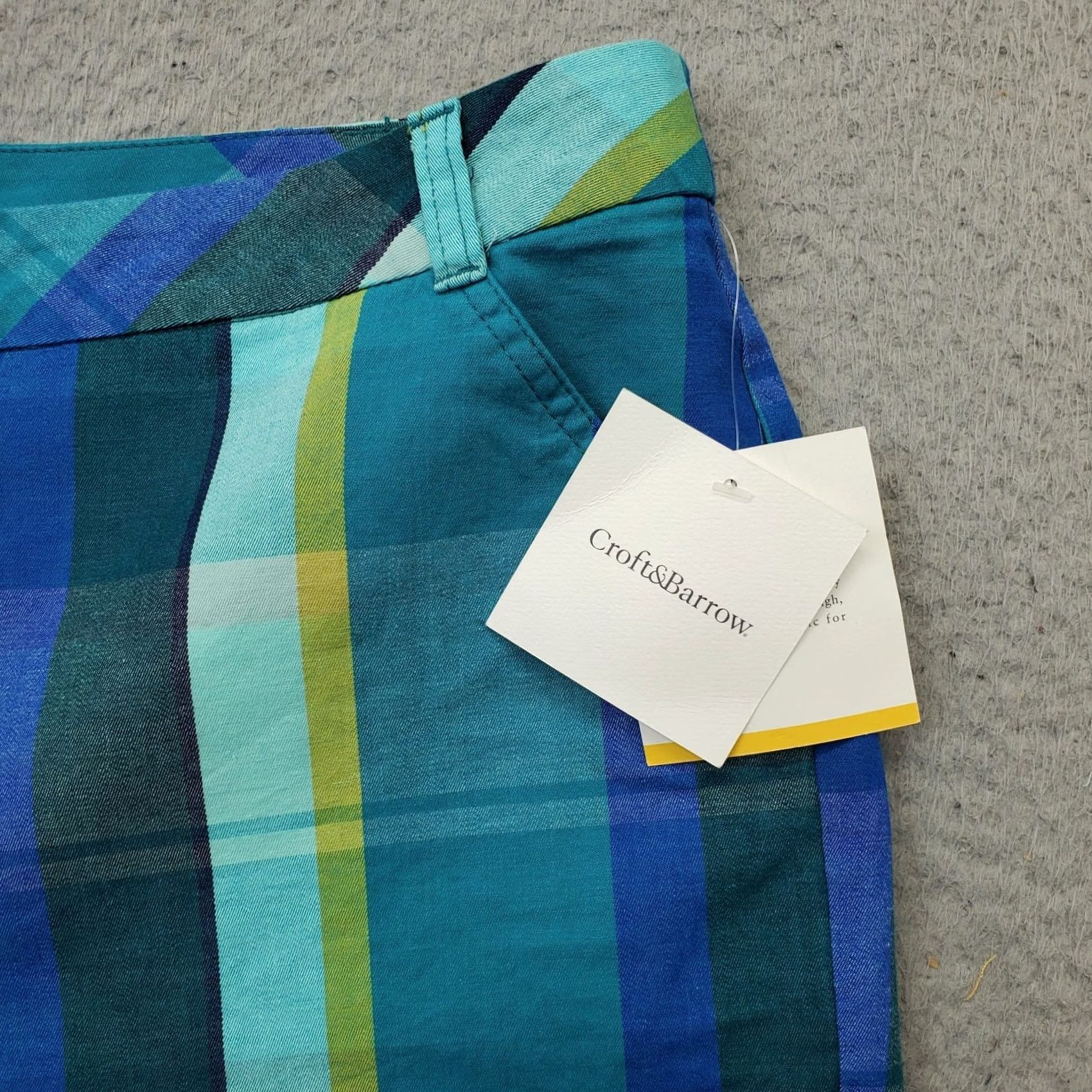 Croft & Barrow Croft & Barrow Chino Shorts Women 18 Multicolor Plaid Comfort Stretch Hook & Eye Size 40" / US 18 - 3 Thumbnail