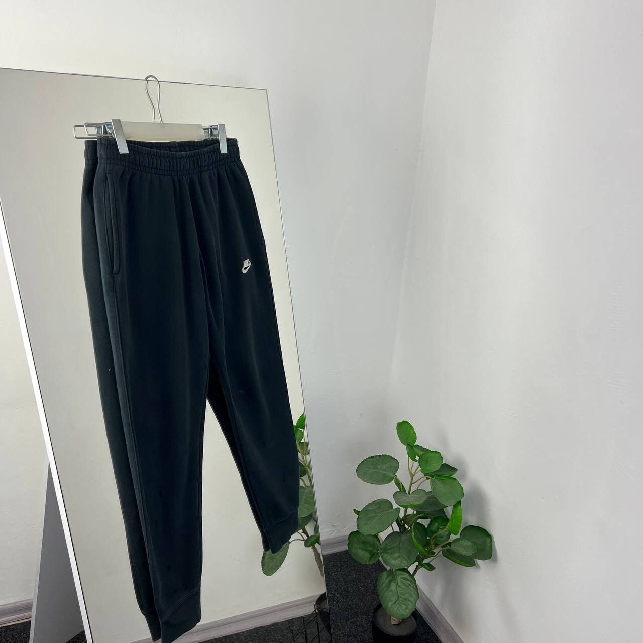 Nike Sweatpants Nike Black Mini Swoosh Y2K Style Baggy Fit Size US 30 / EU 46 - 1 Thumbnail