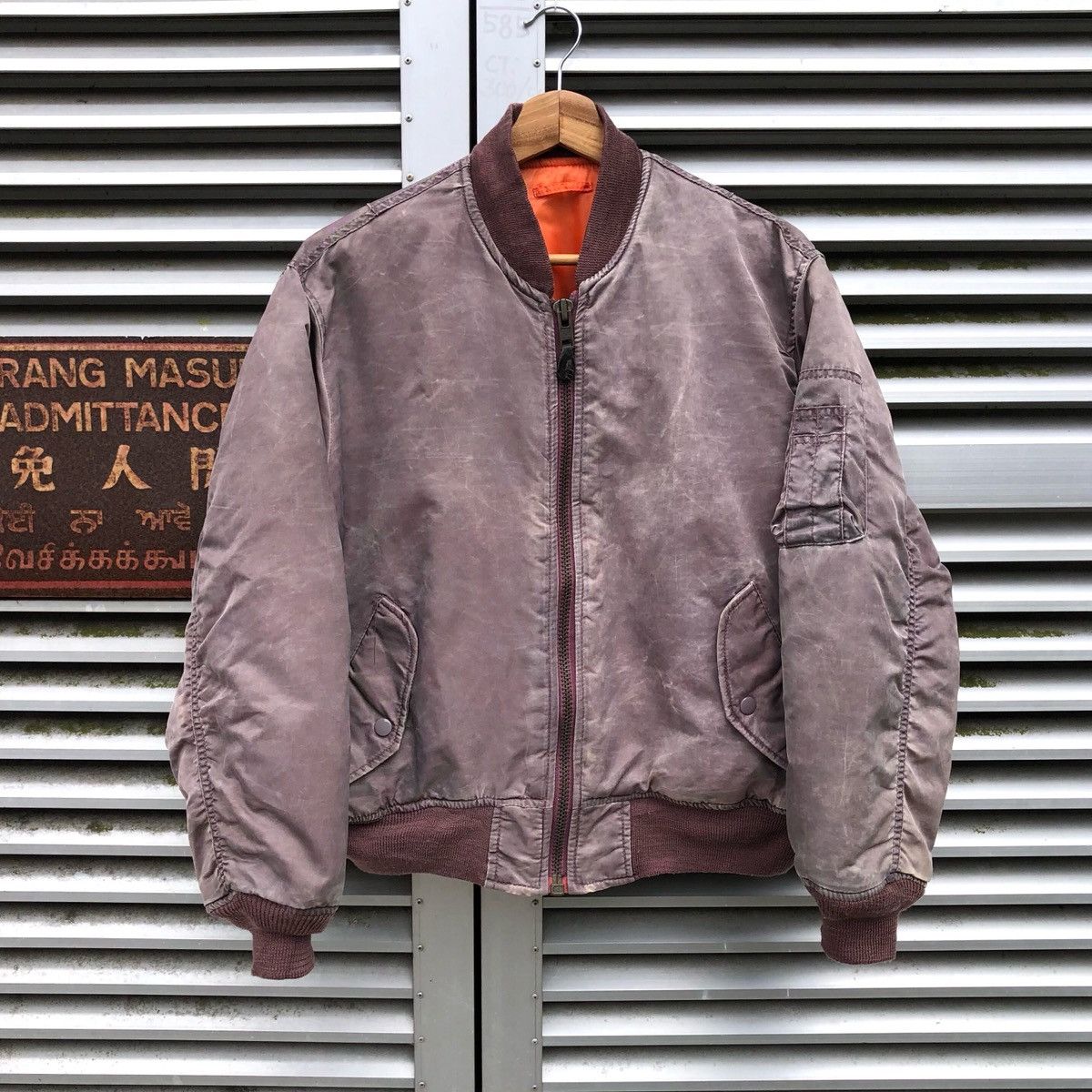 Vintage Vintage Sun Faded Ma-1 Bomber Jacket By Unique Size US M / EU 48-50 / 2 - 1 Thumbnail
