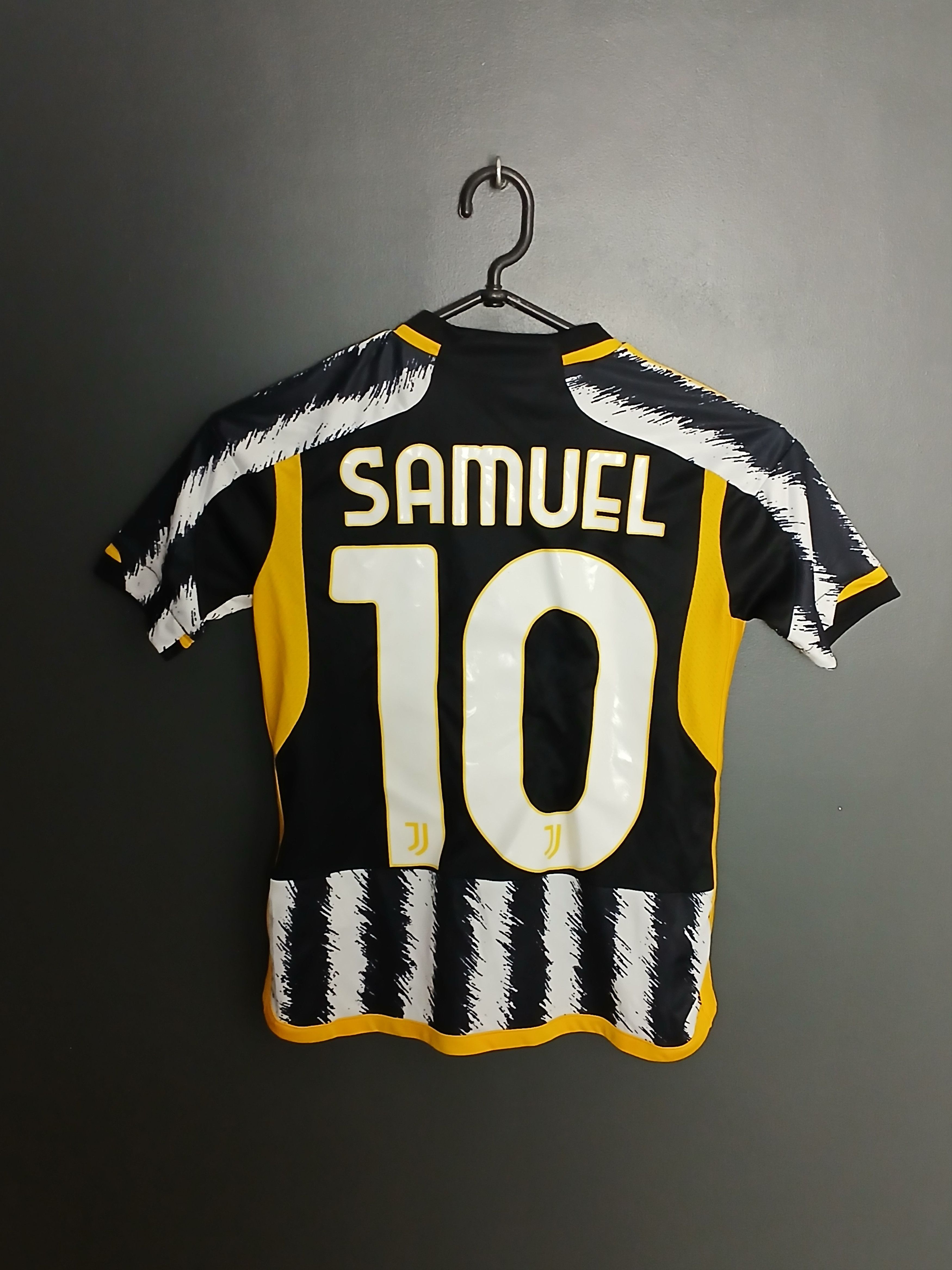 Adidas KIDS New Juventus 23/24 Home Football Jersey T-Shirt Size US S / EU 44-46 / 1 - 2 Thumbnail