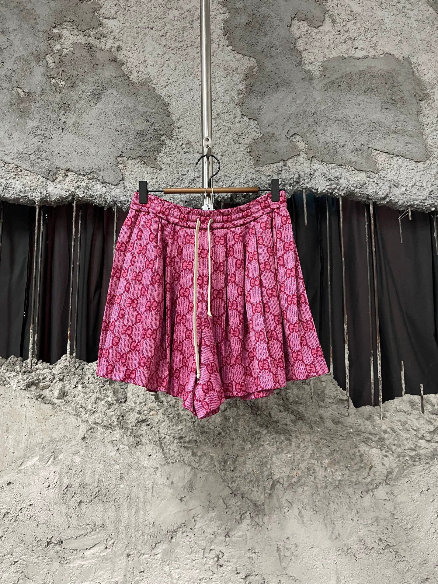 Gucci Gucci Pleated Skirt Size S 99 New Size 26" / US 2 / IT 38 - 1 Thumbnail