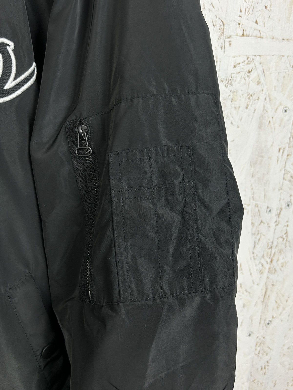 NFL NFL Raiders Oakland Los Angeles Black Bomber Jacket XL Size US XL / EU 56 / 4 - 4 Thumbnail
