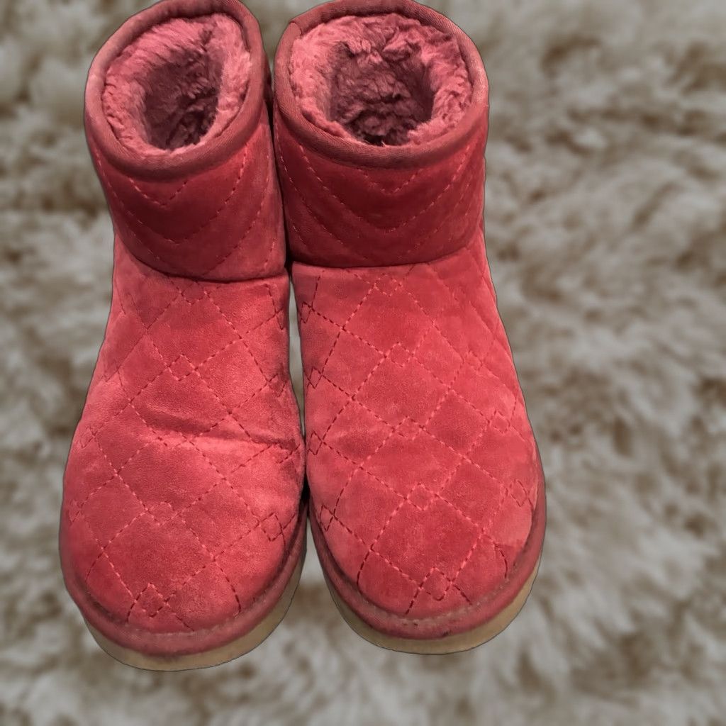 VINTAGE UGG Australia Arden Quilted Classic Mini Lonely Hearts Sheepskin Boots Size 11 Women Maroon Suede Boots