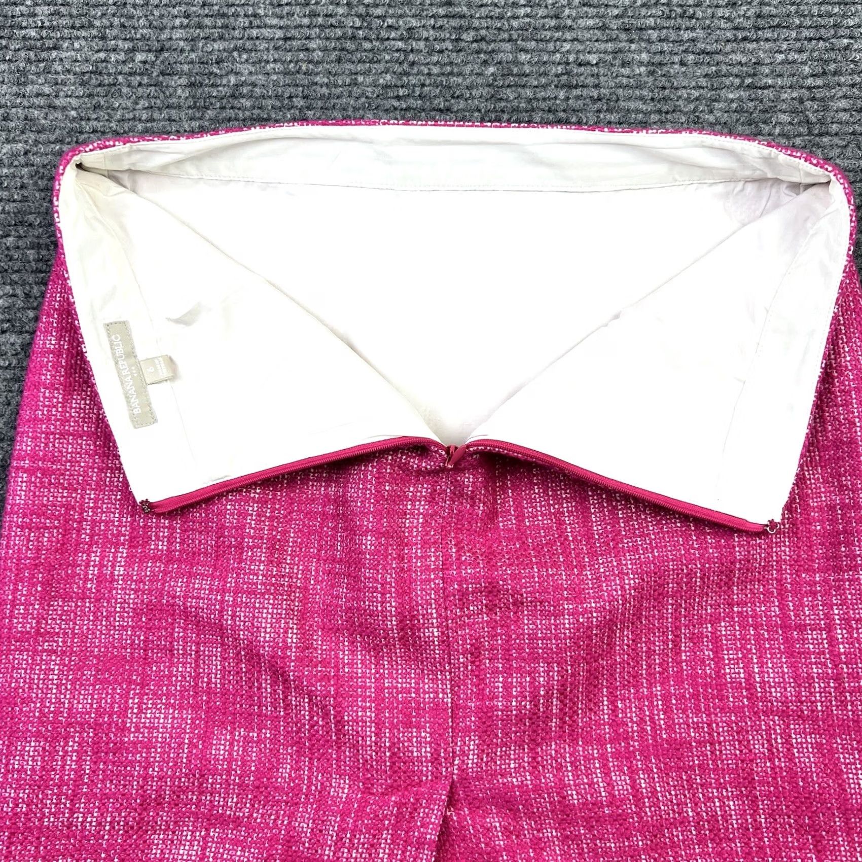 Banana Republic VINTAGE? No. Banana Republic Pink Textured Lined Skirt Womens 6 Short A-Line Slit Dress? Size 28" / US 6 / IT 42 - 6 Thumbnail